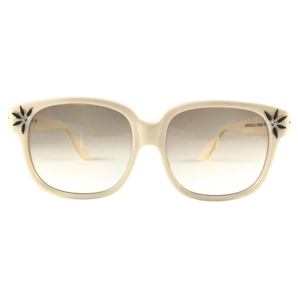 New Vintage Emanuelle Khanh Paris Beige Rhinestones Accents Sunglasses France en vente