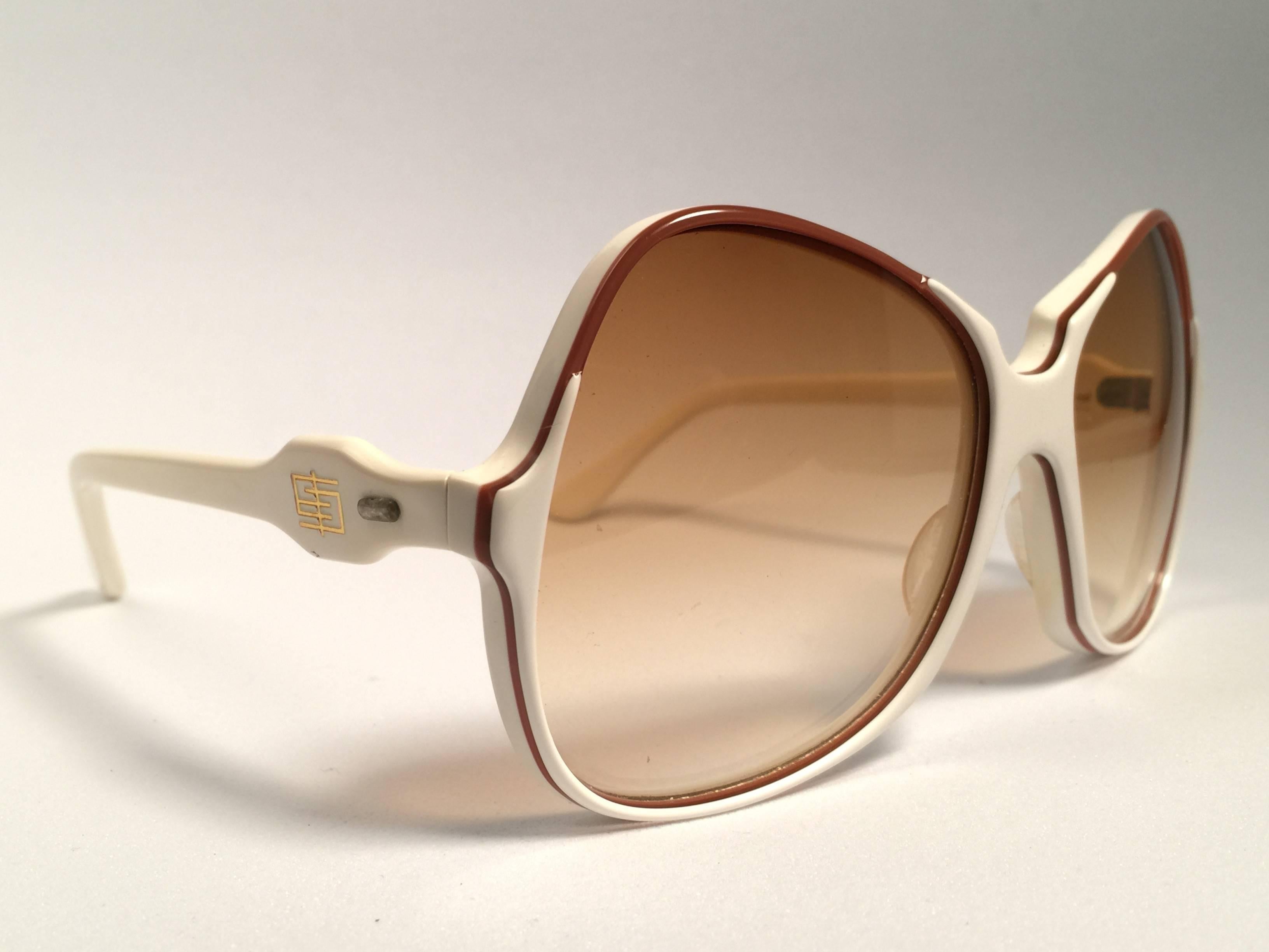 New Vintage Emilio Pucci two tone frame with spotless lenses. Made in France. 

Produced and design in 1970's.   

 It has light wear due to 40 years of storage.