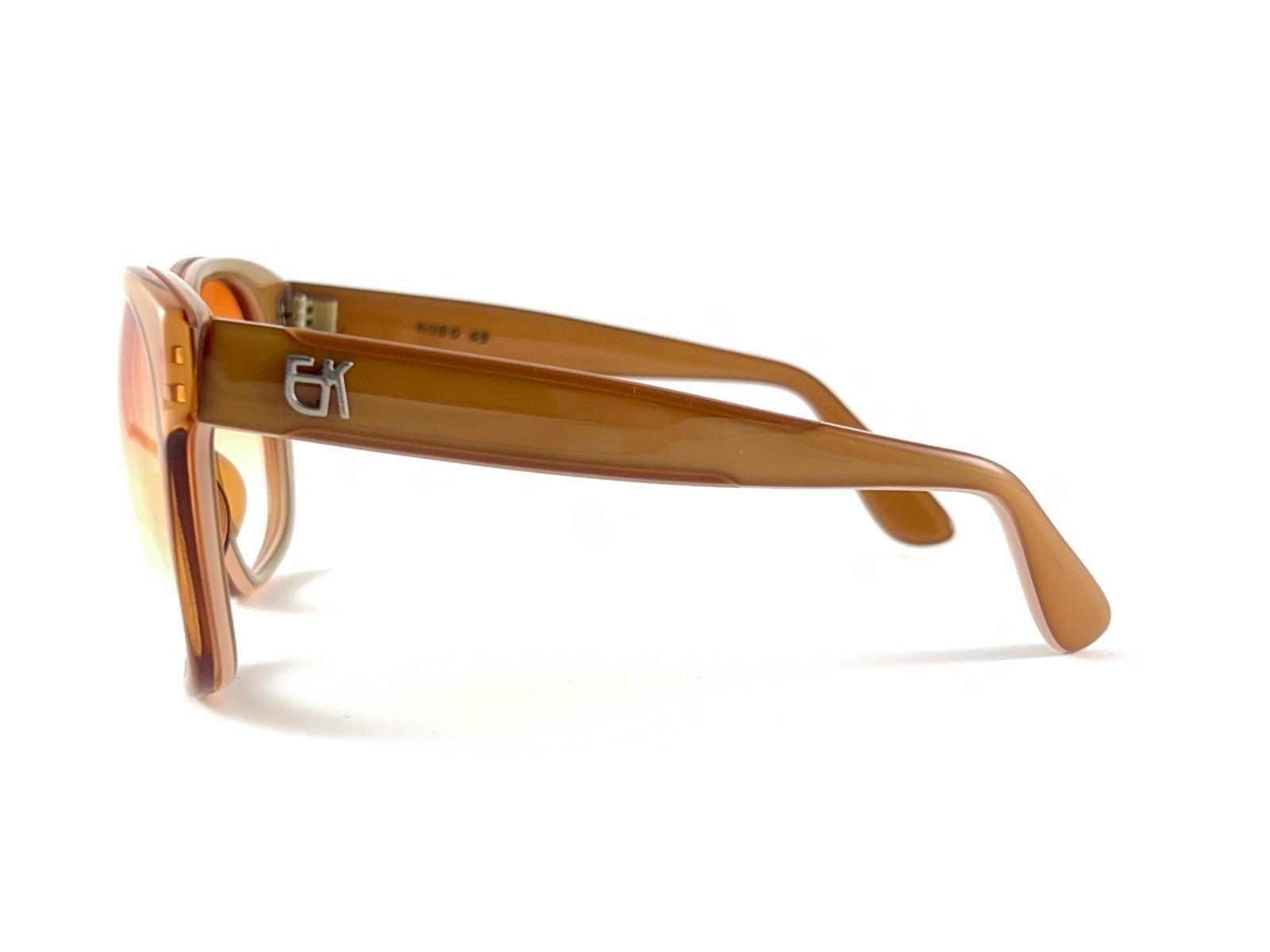 New Vintage Emmanuelle Khanh 8080 49 Ocher Oversized 70'S France Sunglasses In New Condition For Sale In Baleares, Baleares
