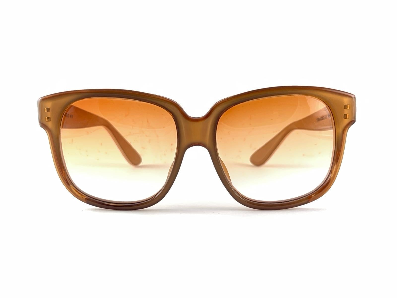 New Vintage Emmanuelle Khanh 8080 49 Ocher Oversized 70's France Sunglasses en vente 1
