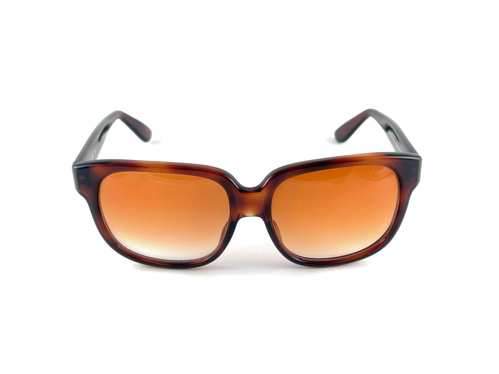 Neu Vintage Emmanuelle Khanh 8080 Transluzente übergroße französische Vintage-Sonnenbrille in Übergröße 1970er Jahre im Zustand „Neu“ im Angebot in Baleares, Baleares