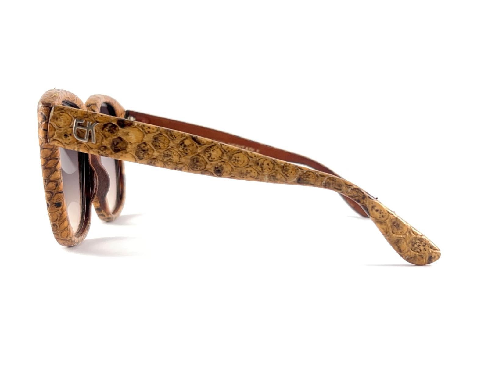 New Vintage Emmanuelle Khanh Veritable 1970's France Sunglasses Neuf - En vente à Baleares, Baleares