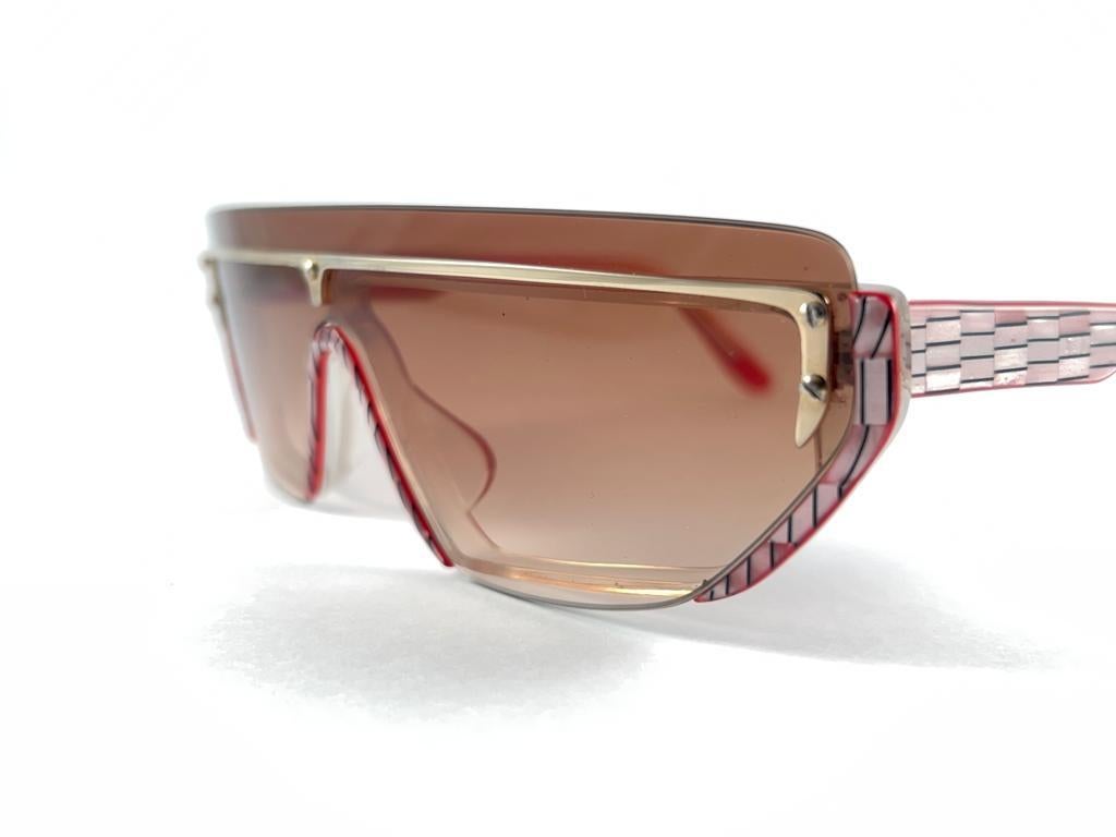Brown New Vintage Essilor Screen Shield Zephyr Gradient lenses 1970's Sunglasses   For Sale