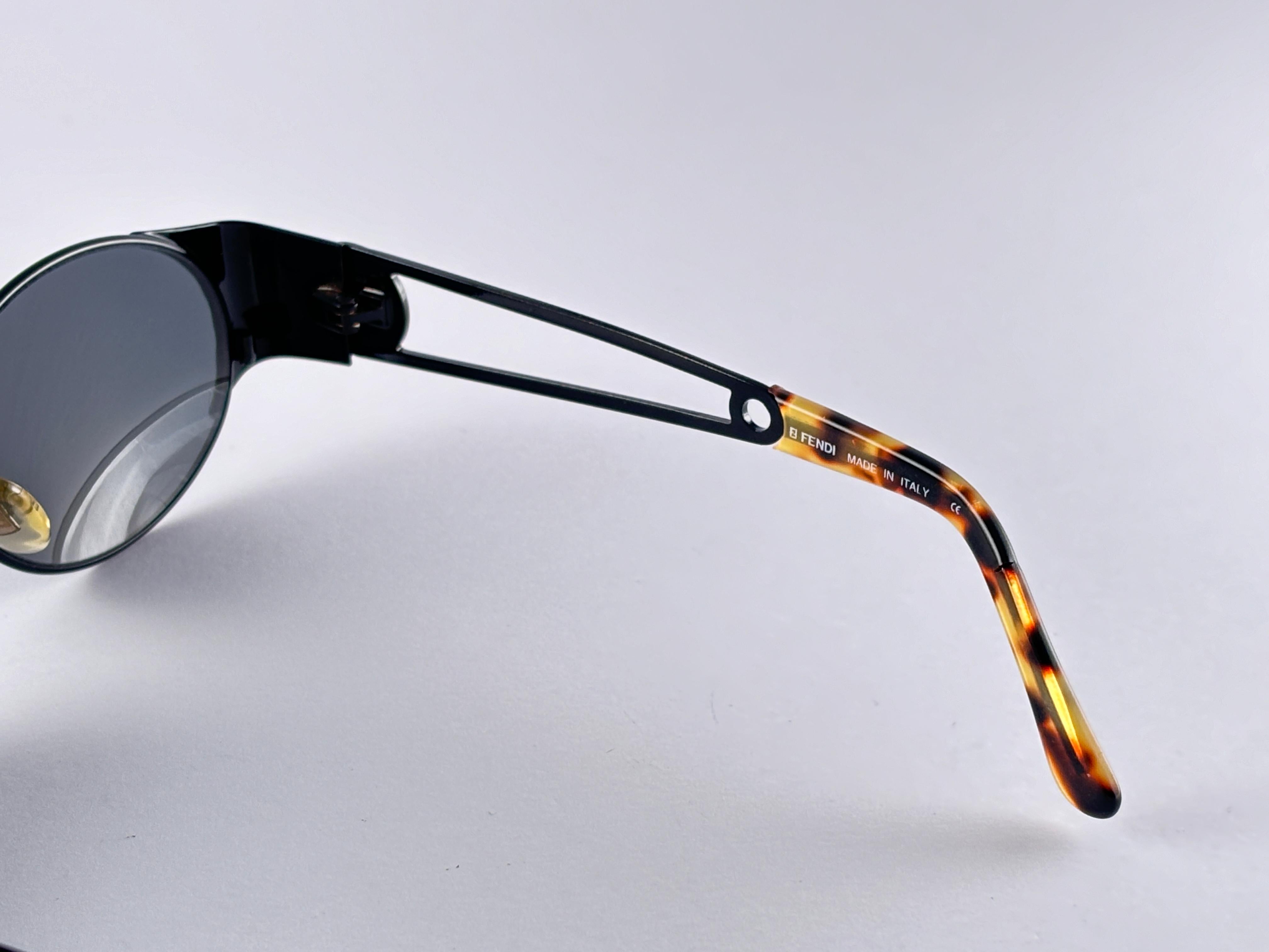Neu Vintage Fendi FS 300  Schwarze ovale Sonnenbrille 1990 Made in Italy für Damen oder Herren im Angebot