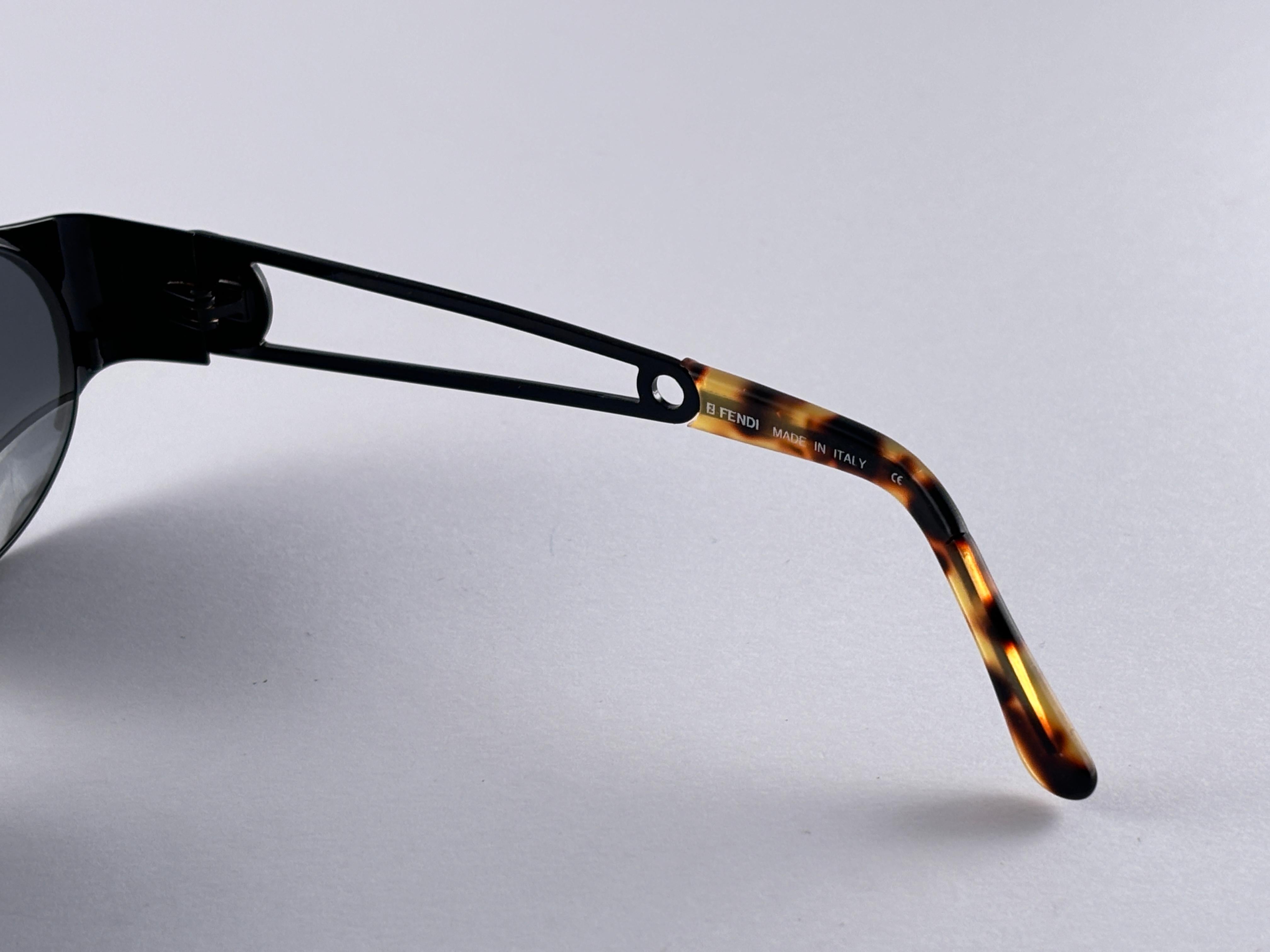Neu Vintage Fendi FS 300  Schwarze ovale Sonnenbrille 1990 Made in Italy im Angebot 1