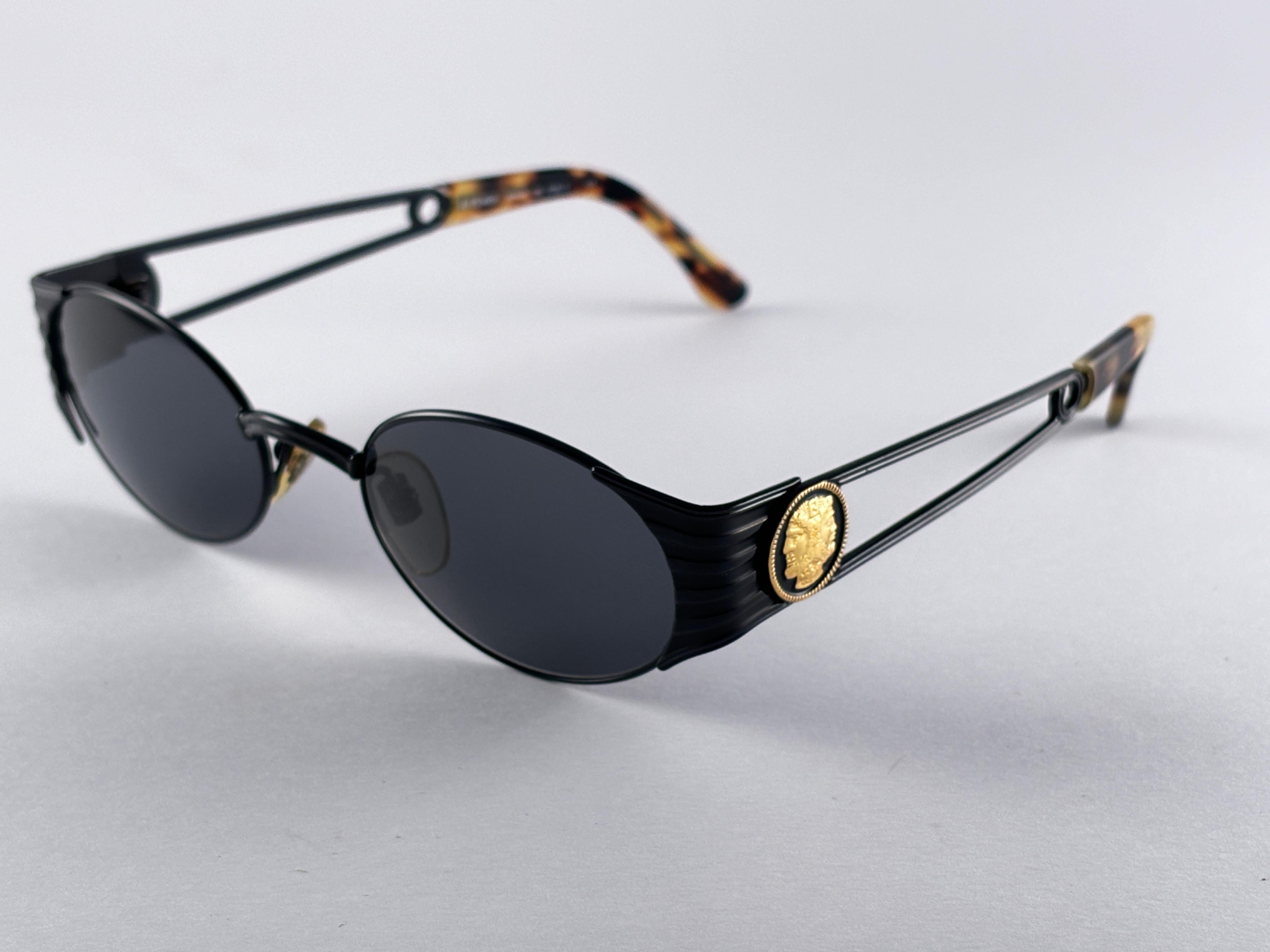 Neu Vintage Fendi FS 300  Schwarze ovale Sonnenbrille 1990 Made in Italy im Angebot 2