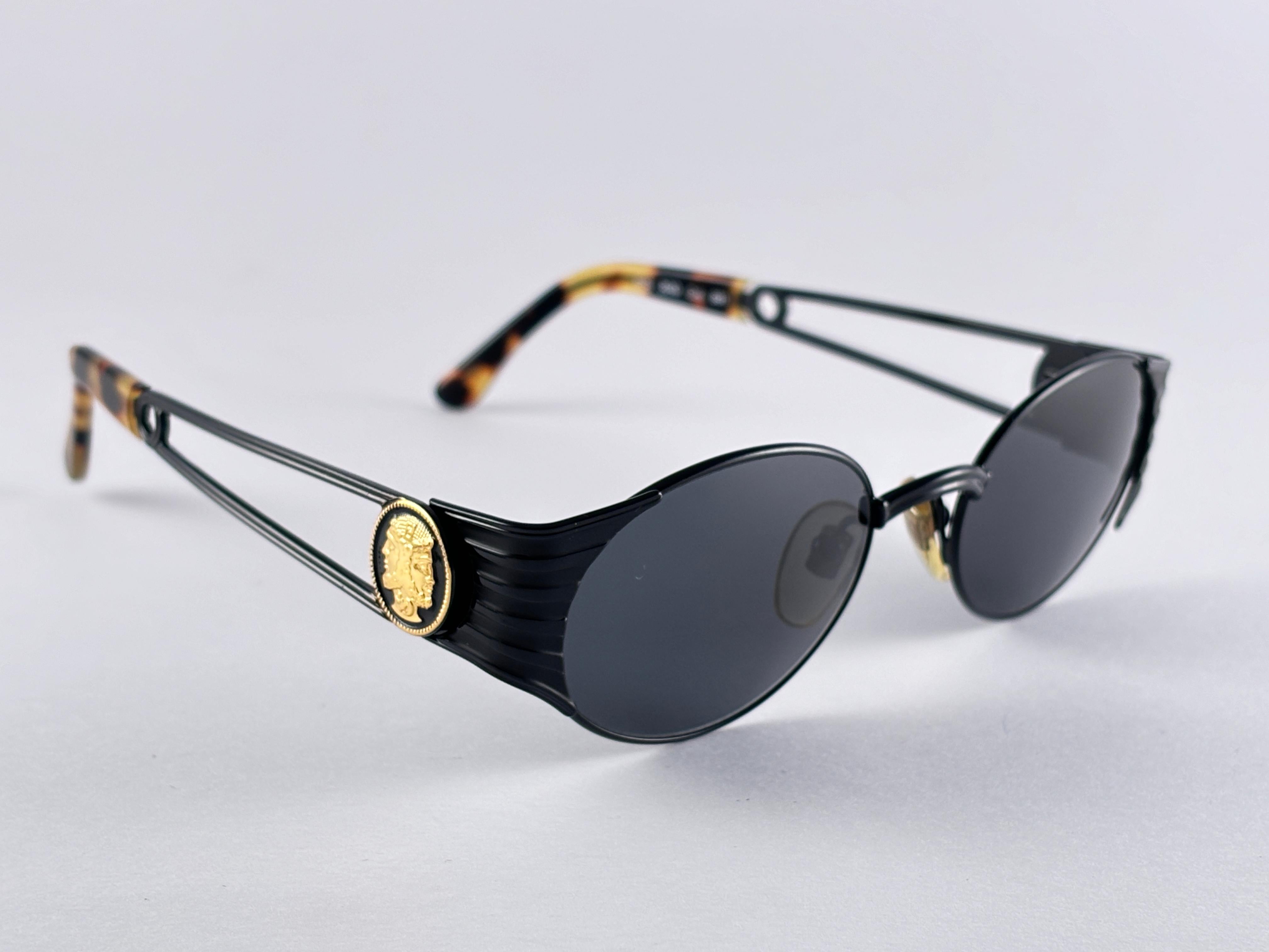 Neu Vintage Fendi FS 300  Schwarze ovale Sonnenbrille 1990 Made in Italy im Angebot 3
