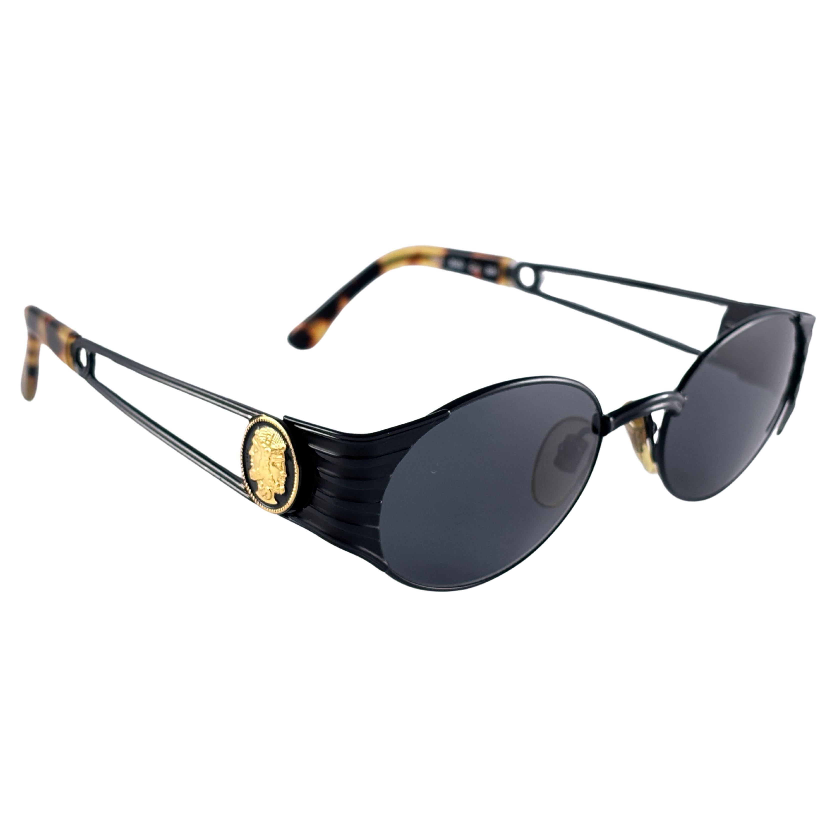 Neu Vintage Fendi FS 300  Schwarze ovale Sonnenbrille 1990 Made in Italy im Angebot