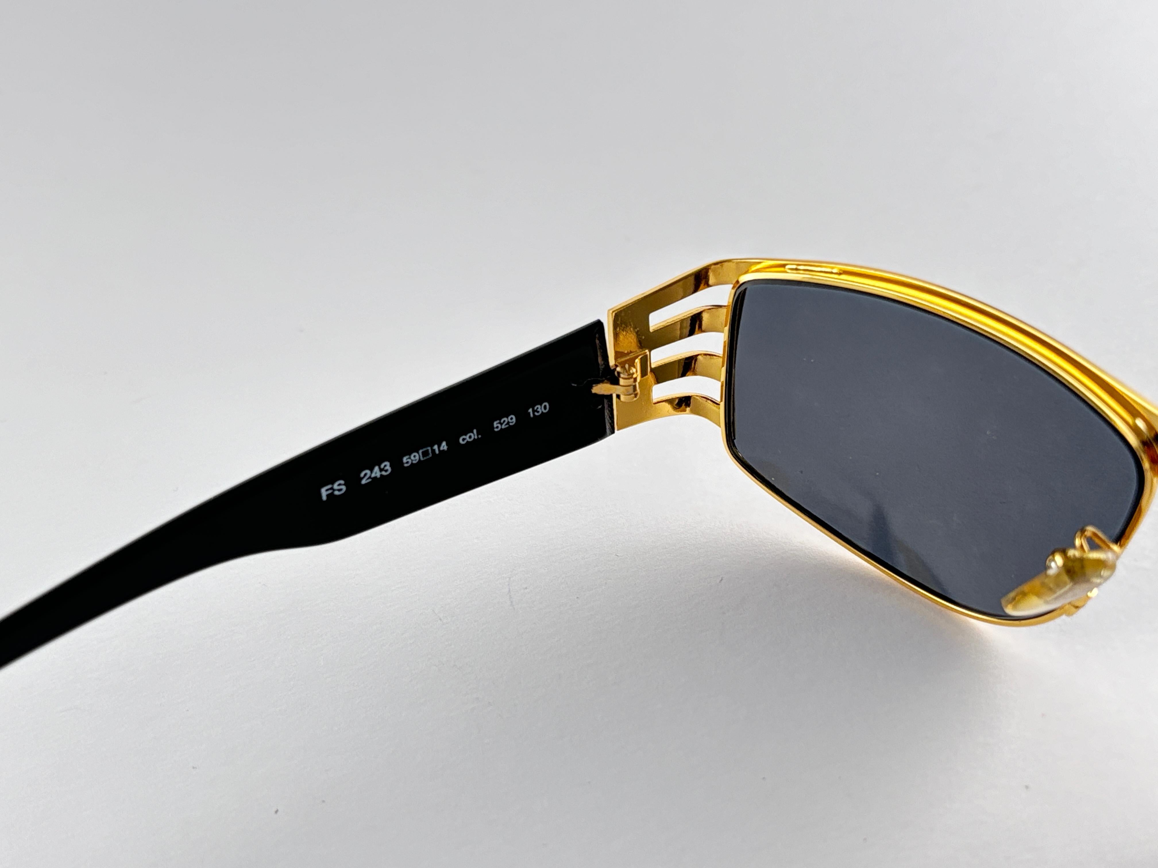 New Vintage Fendi FS243 Mask Black & Gold Large 1990 Sunglasses Made in Italy In New Condition For Sale In Baleares, Baleares