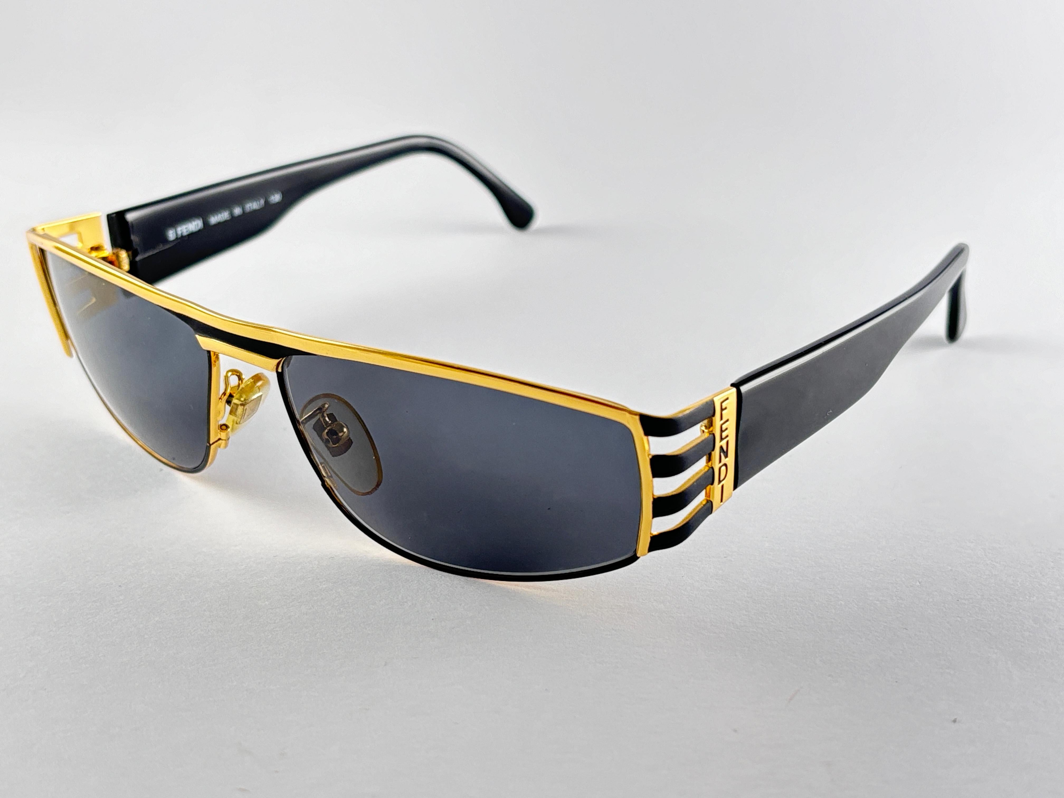New Vintage Fendi FS243 Mask Black & Gold Large 1990 Sunglasses Made in Italy For Sale 1