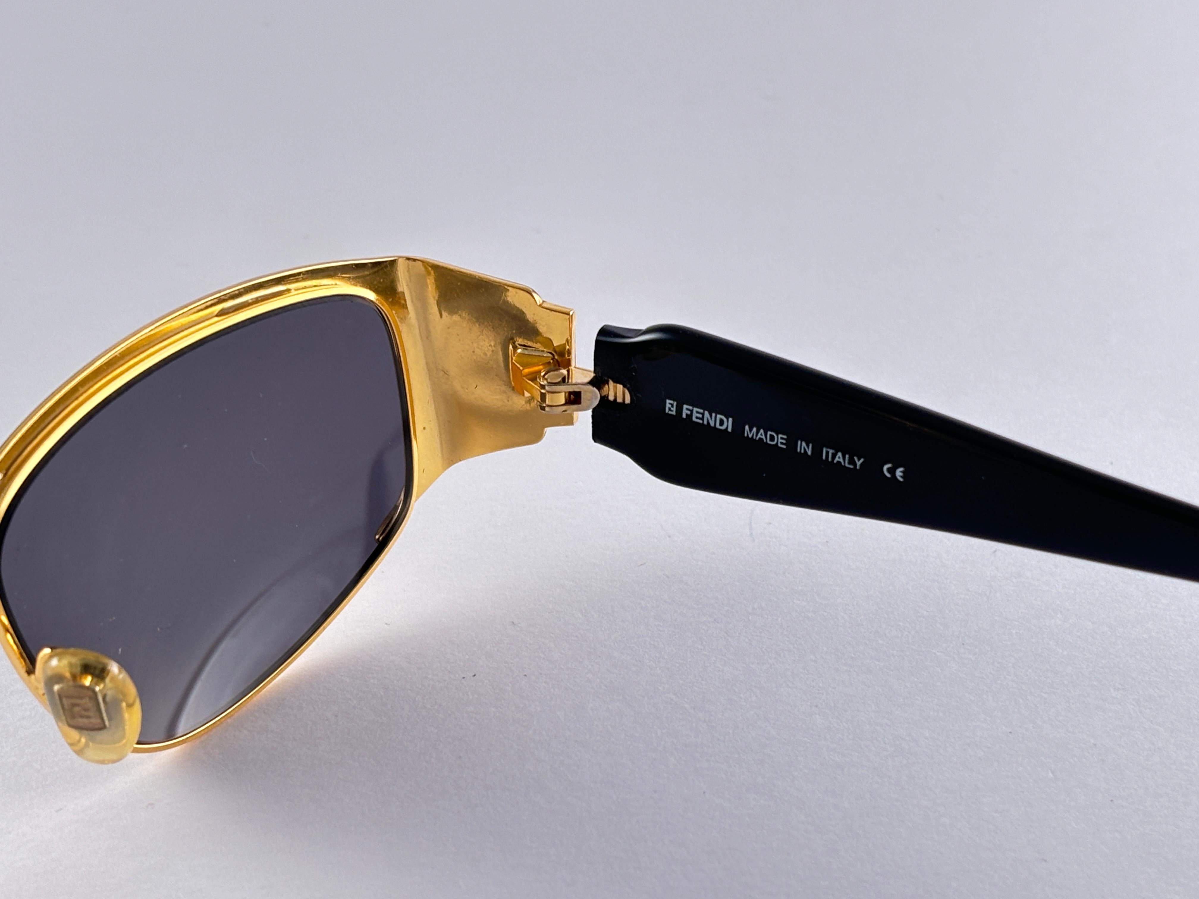 New Vintage Fendi FS297 Mask Black & Gold Large 1990 Sunglasses Made in Italy In New Condition For Sale In Baleares, Baleares