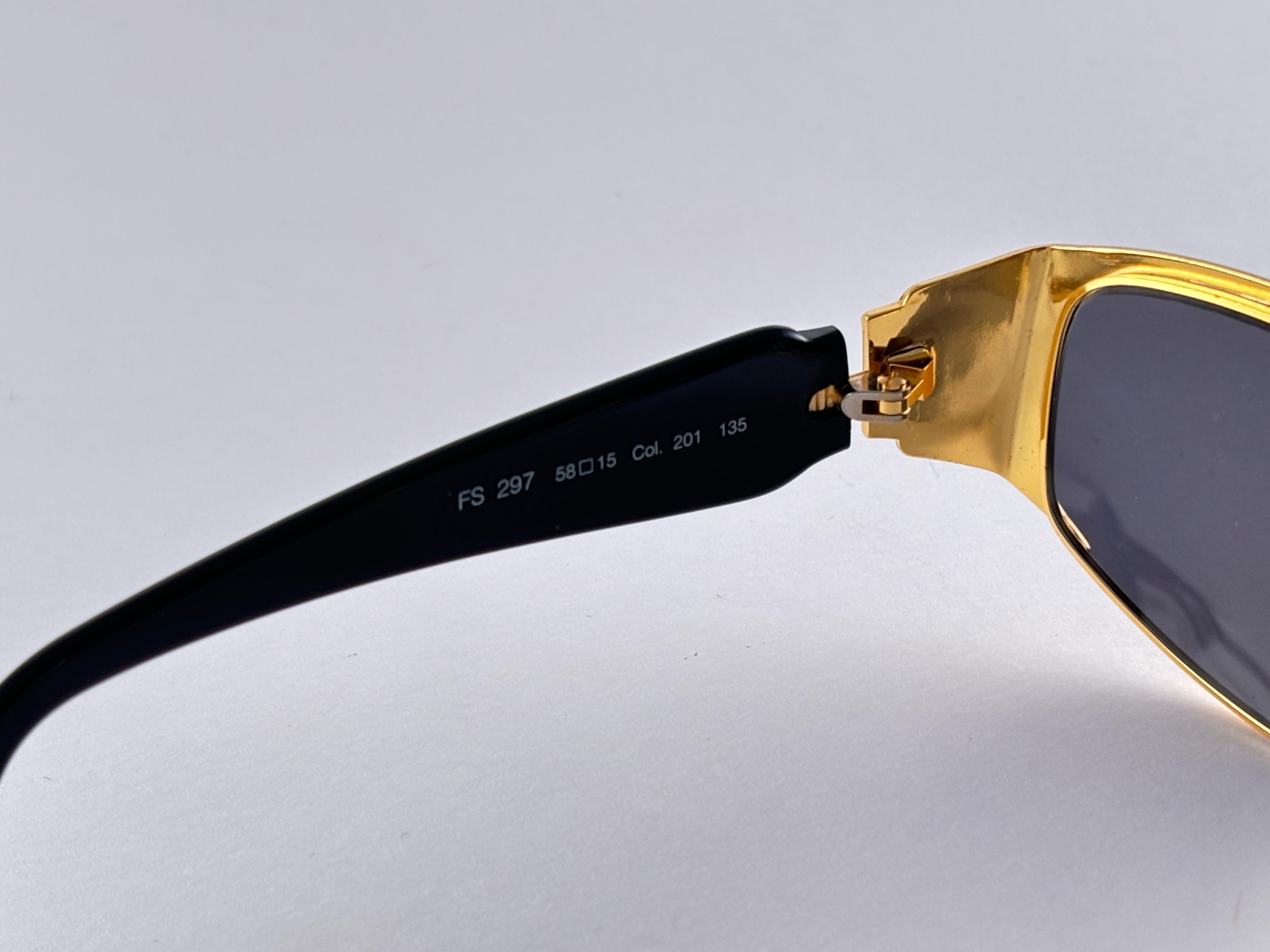 Women's or Men's New Vintage Fendi FS297 Mask Black & Gold Large 1990 Sunglasses Made in Italy For Sale