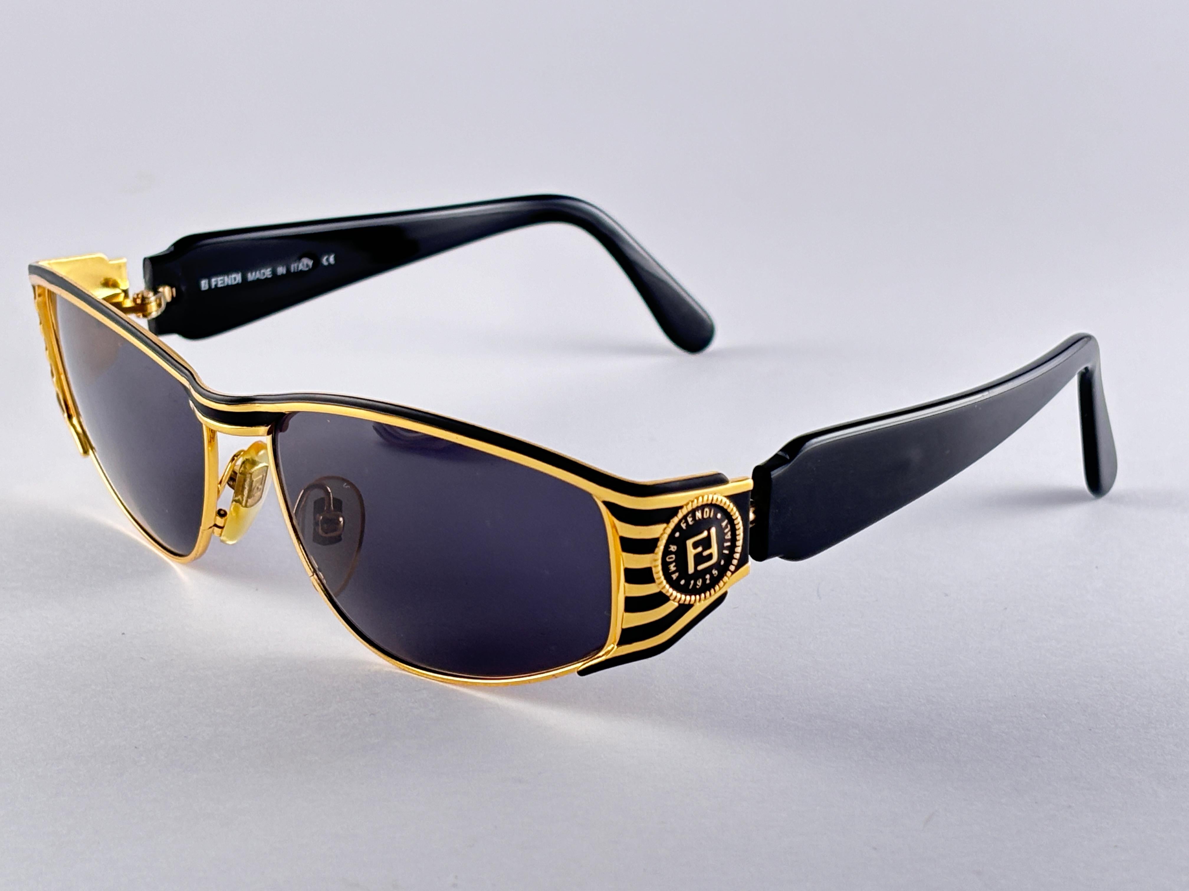 New Vintage Fendi FS297 Mask Black & Gold Large 1990 Sunglasses Made in Italy For Sale 1