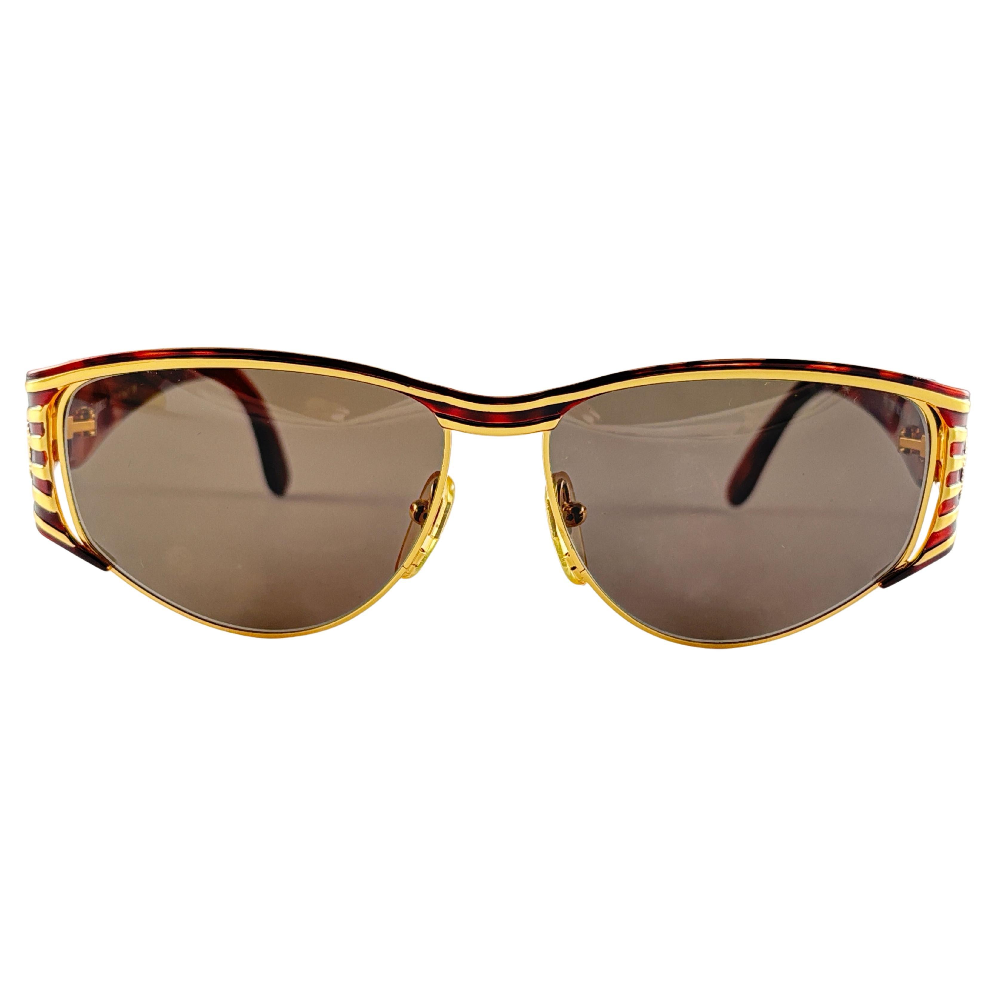 New Vintage Fendi FS298 Mask Tortoise & Gold Large 1990 Sunglasses Made in Italy For Sale