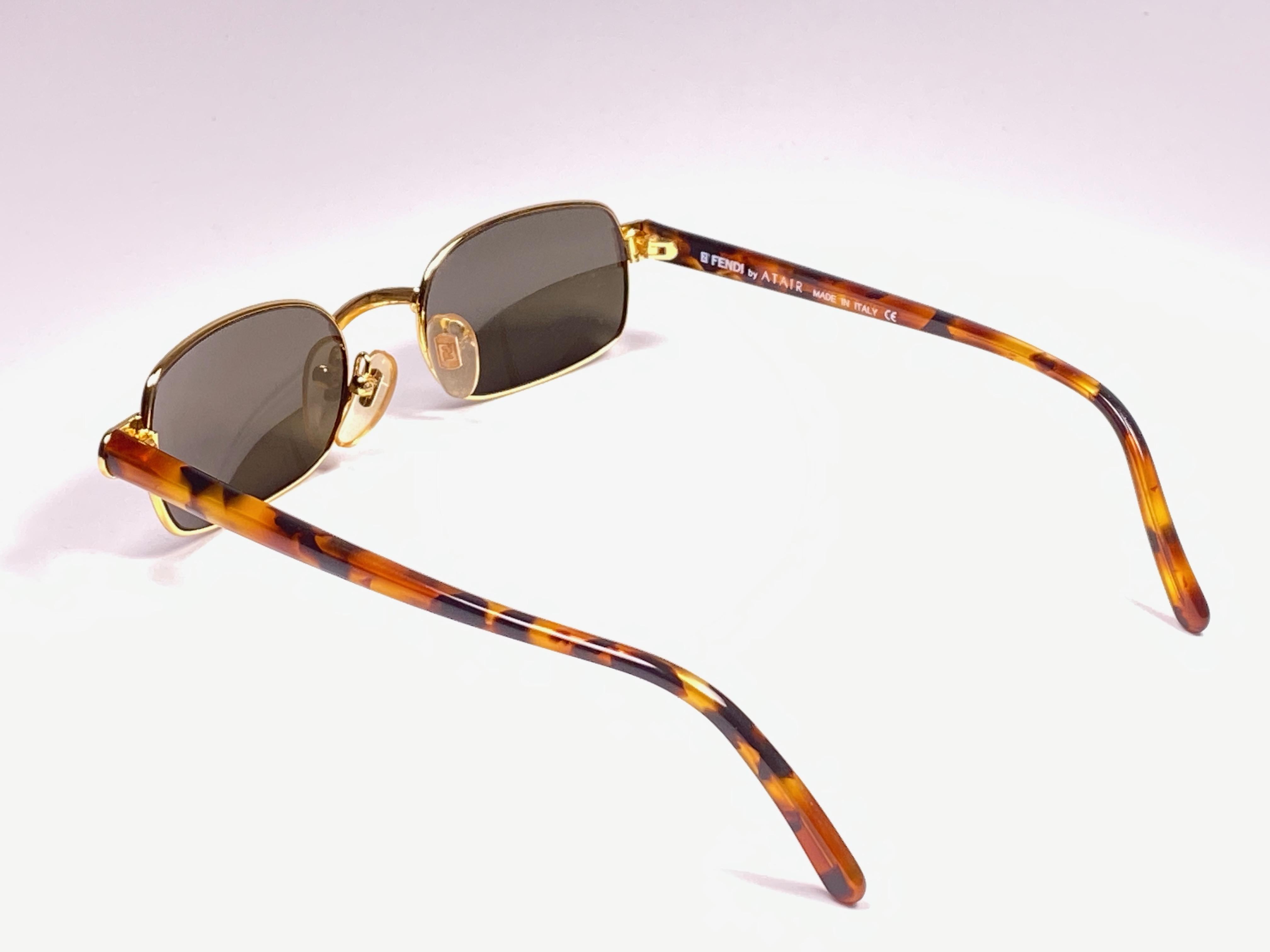Neu Vintage Fendi FS305 Rechteckiges mattes Gold  1990 Sonnenbrille Hergestellt in Italien für Damen oder Herren im Angebot