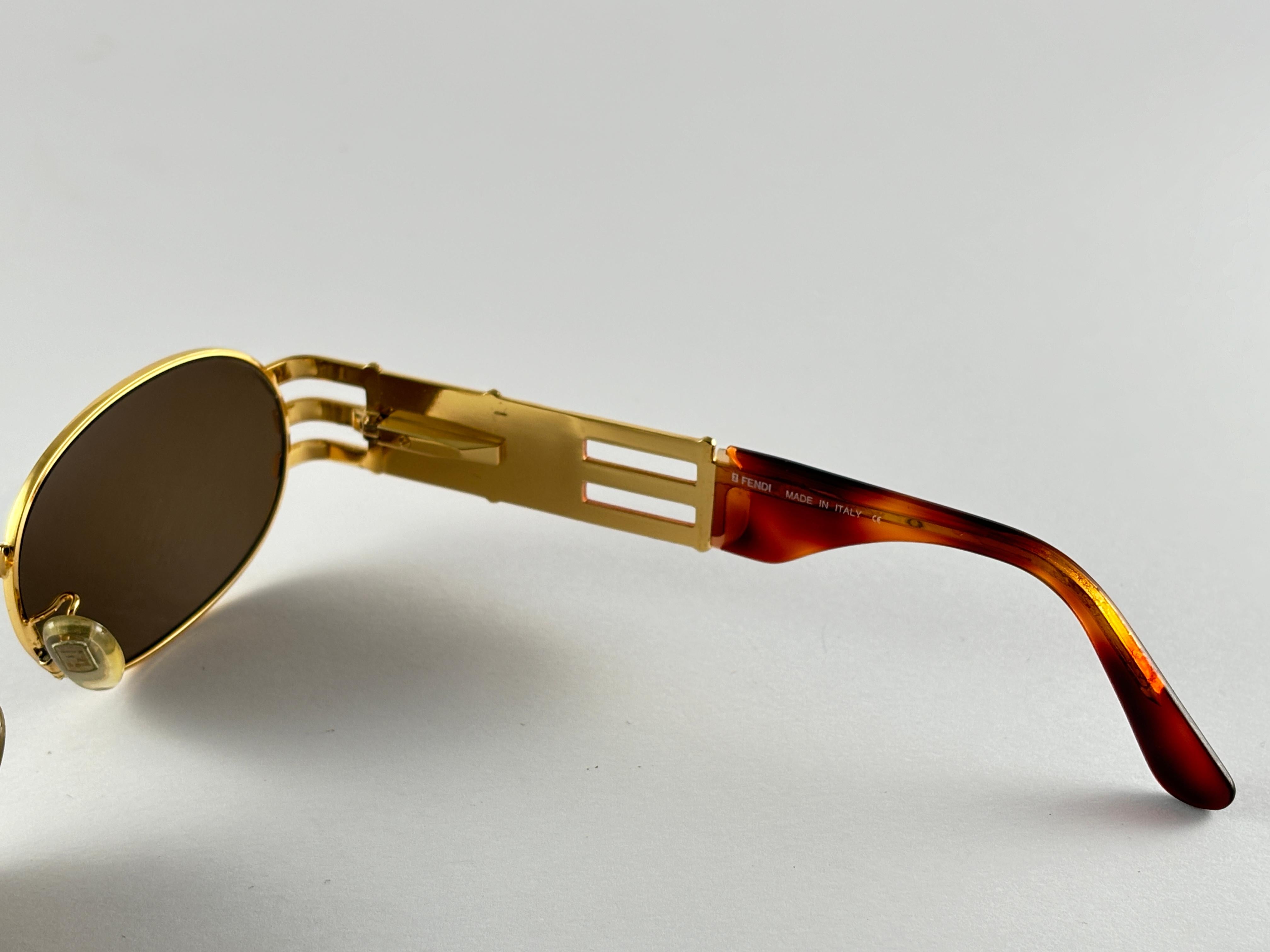 New Vintage Fendi SL7028 Tortoise & Gold Oval 1990 Sunglasses Made in Italy In New Condition For Sale In Baleares, Baleares