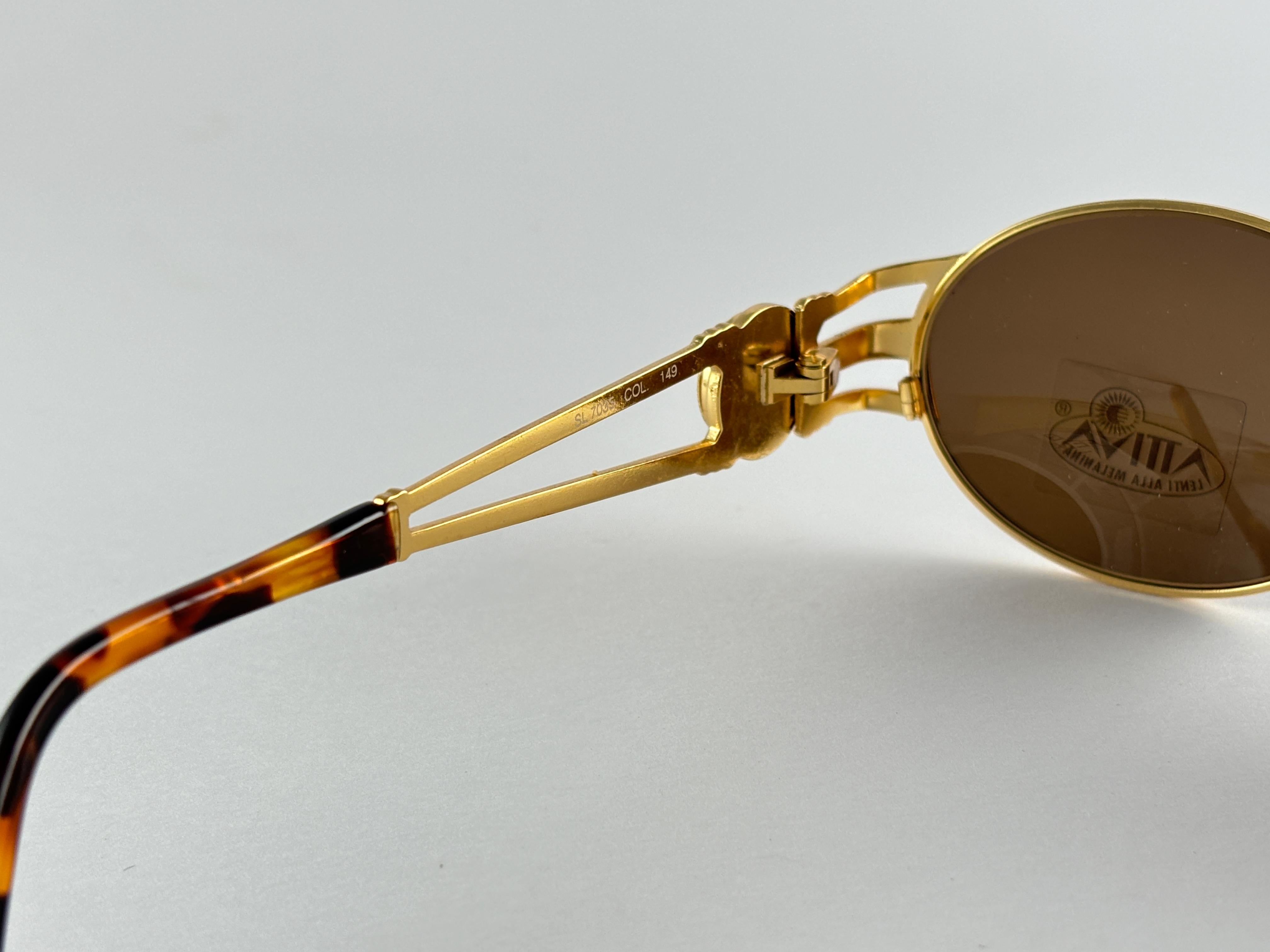New Vintage Fendi SL7035 Gold Oval 1990 Sunglasses Made in Italy In New Condition For Sale In Baleares, Baleares