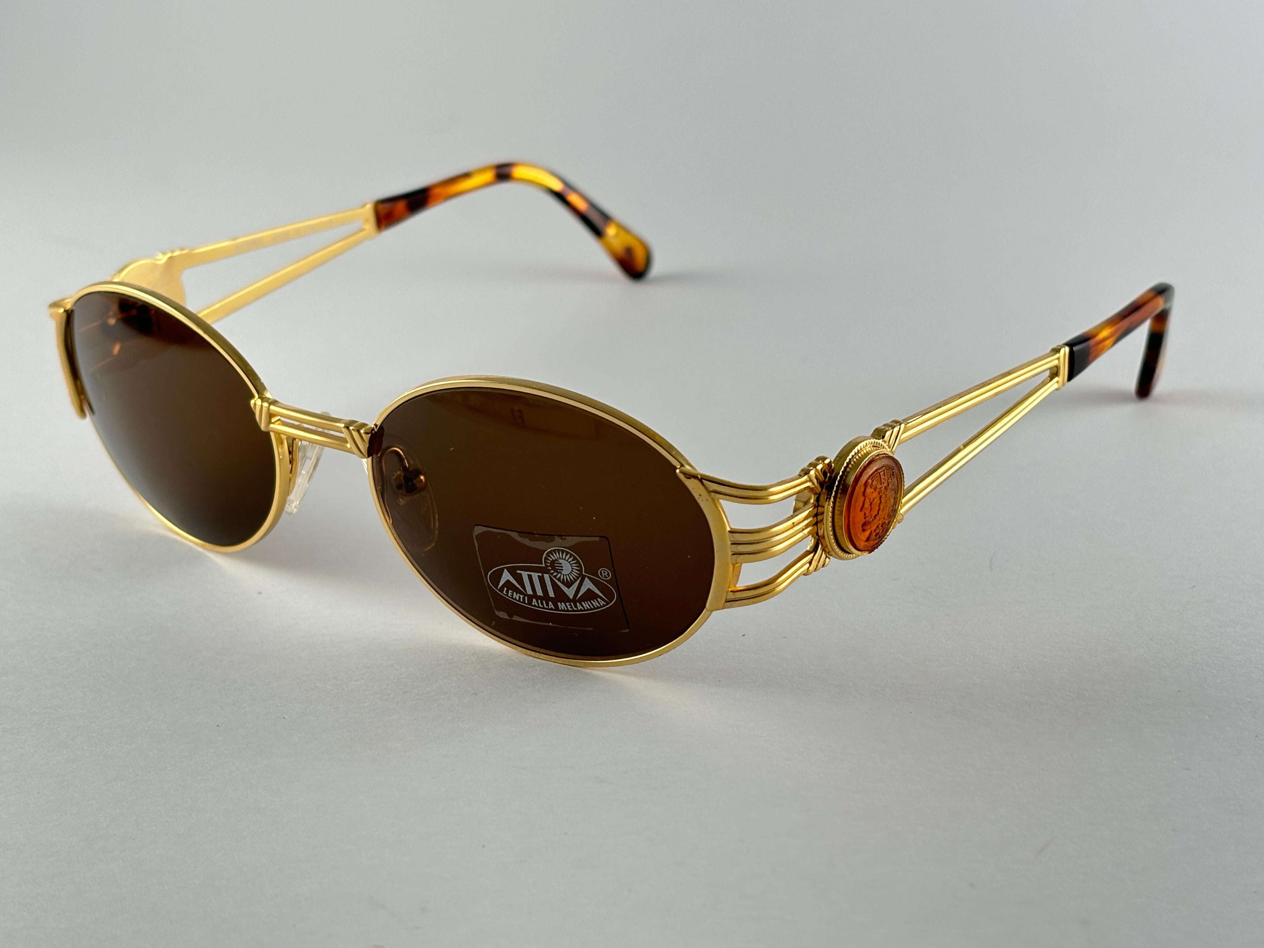 Women's or Men's New Vintage Fendi SL7035 Gold Oval 1990 Sunglasses Made in Italy For Sale