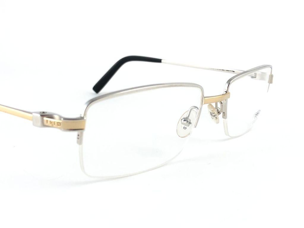 New Vintage FRED St Barth Gold & Silver half frame. Ready for RX reading and prescription.

Made in France.

Produced and design in 1990's.

This item may show minor sign of wear due to storage. 


MEASUREMENTS


FRONT : 14.5 CMS

LENS HEIGHT : 3.1