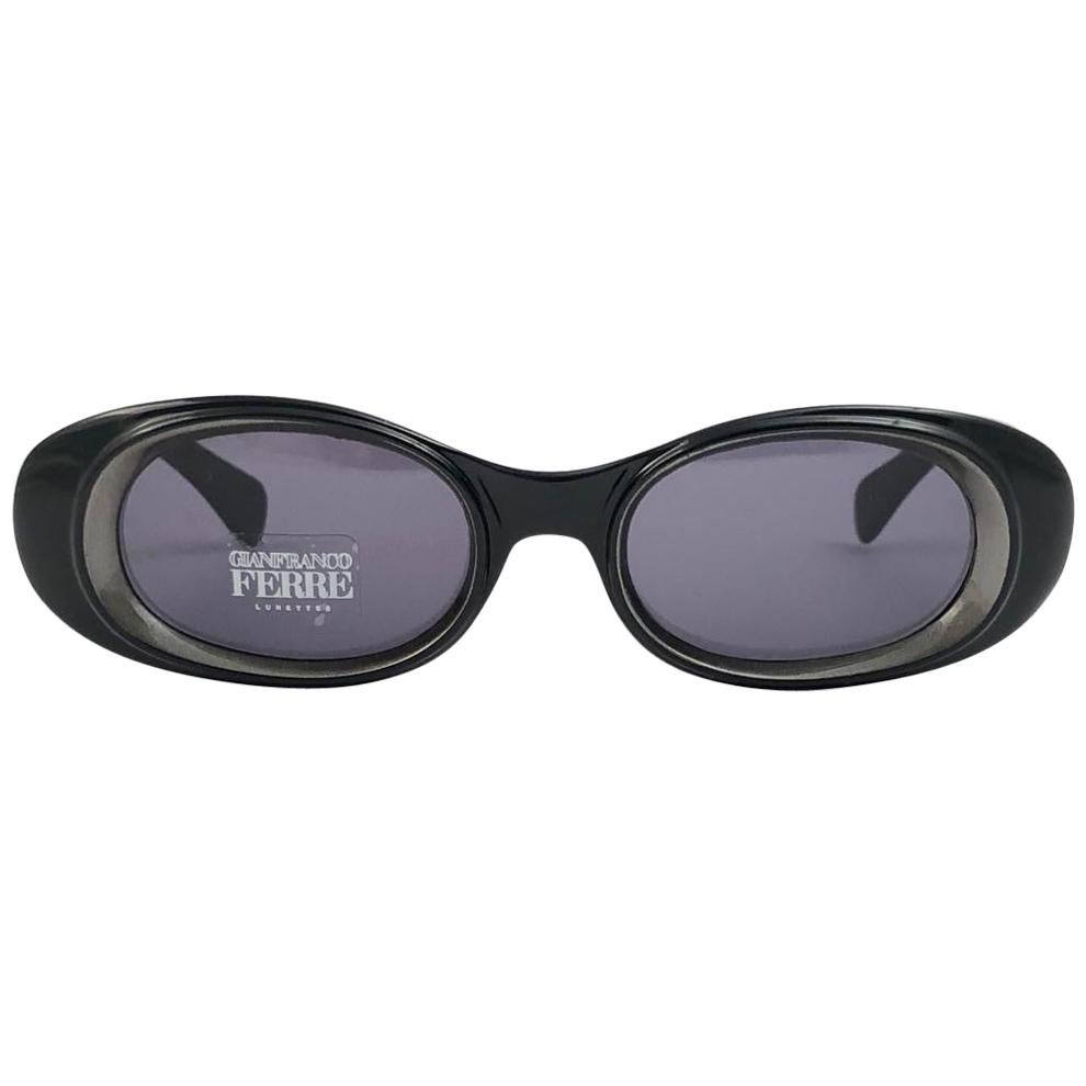 New Vintage Gianfranco Ferré 420 Sleek Black 1990  Made in Italy Sunglasses