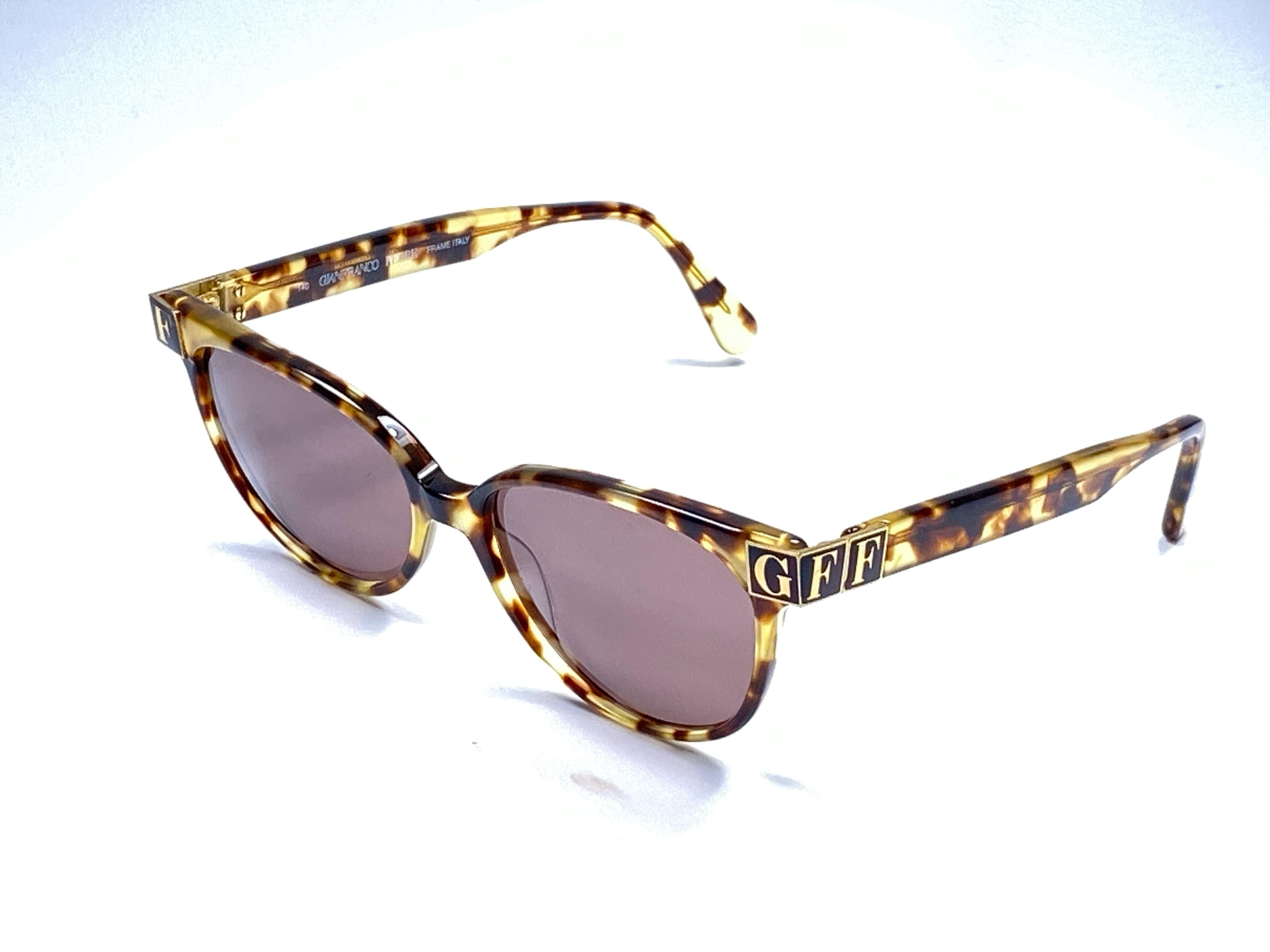New Vintage Gianfranco Ferré GFF 105 Gold / Tortoise 1990 Italy Sunglasses In New Condition For Sale In Baleares, Baleares