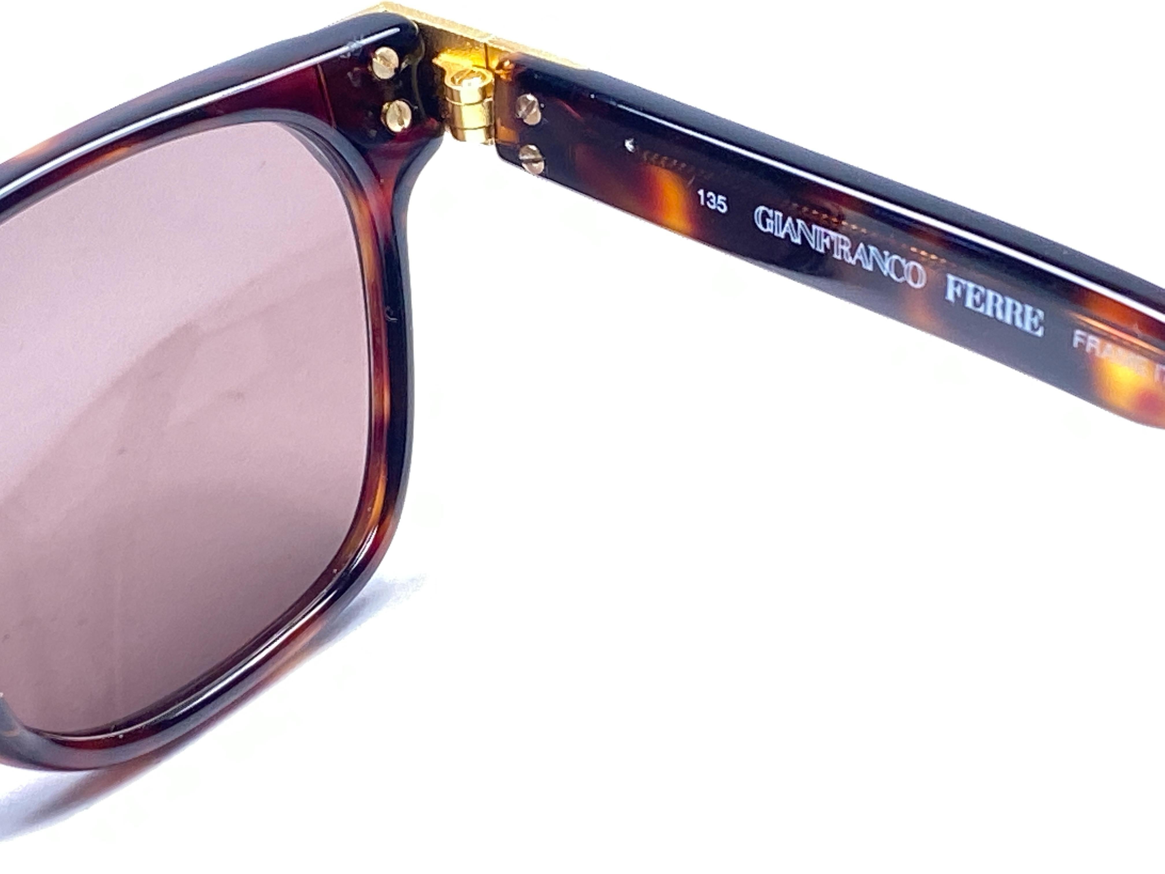 New Vintage Gianfranco Ferré GFF 105 Gold / Dark Amber 1990 Italy Sunglasses In New Condition For Sale In Baleares, Baleares