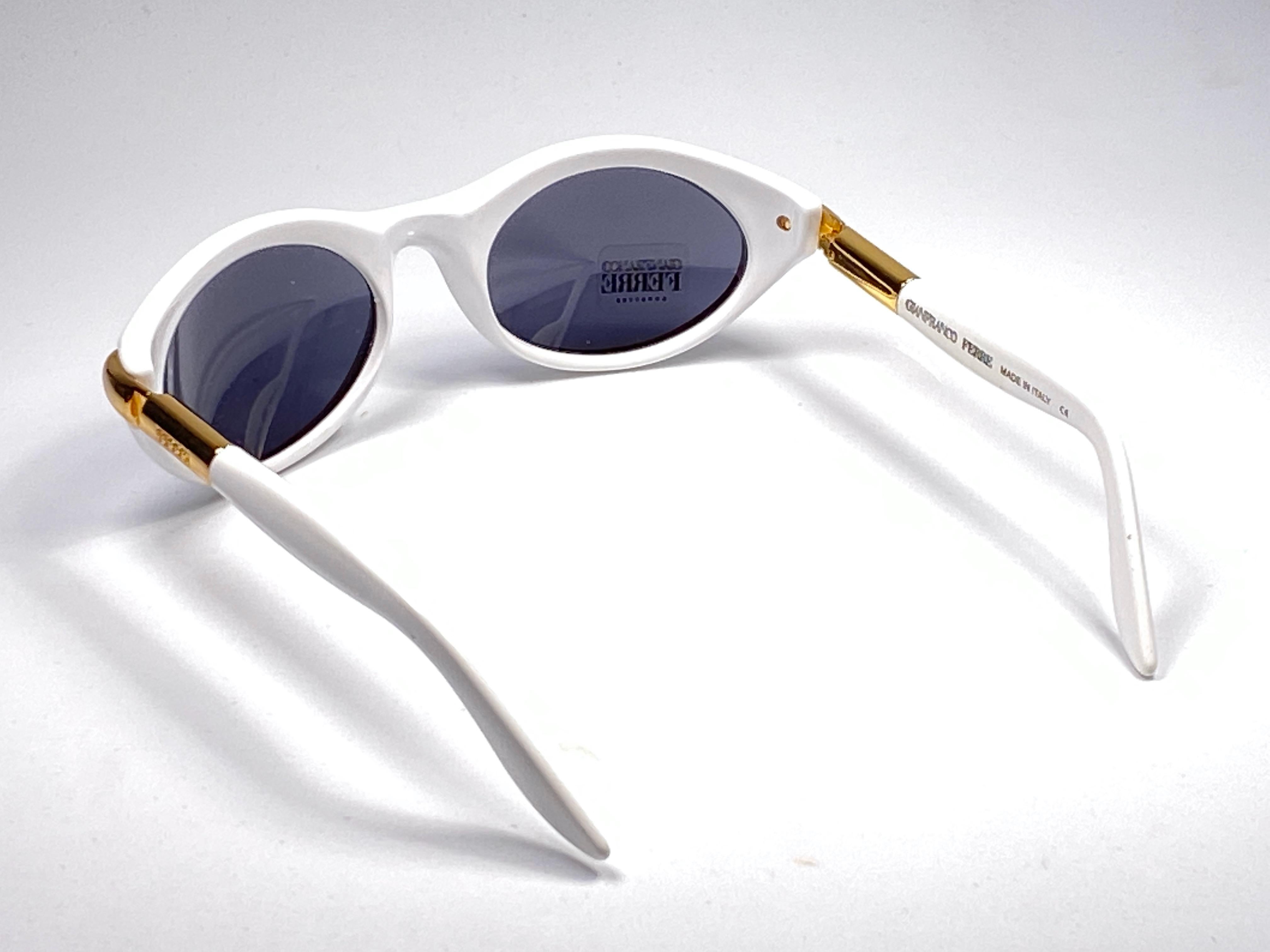 Women's or Men's New Vintage Gianfranco Ferré GFF 331S Gold / White Cat Eye 1990 Italy Sunglasses For Sale