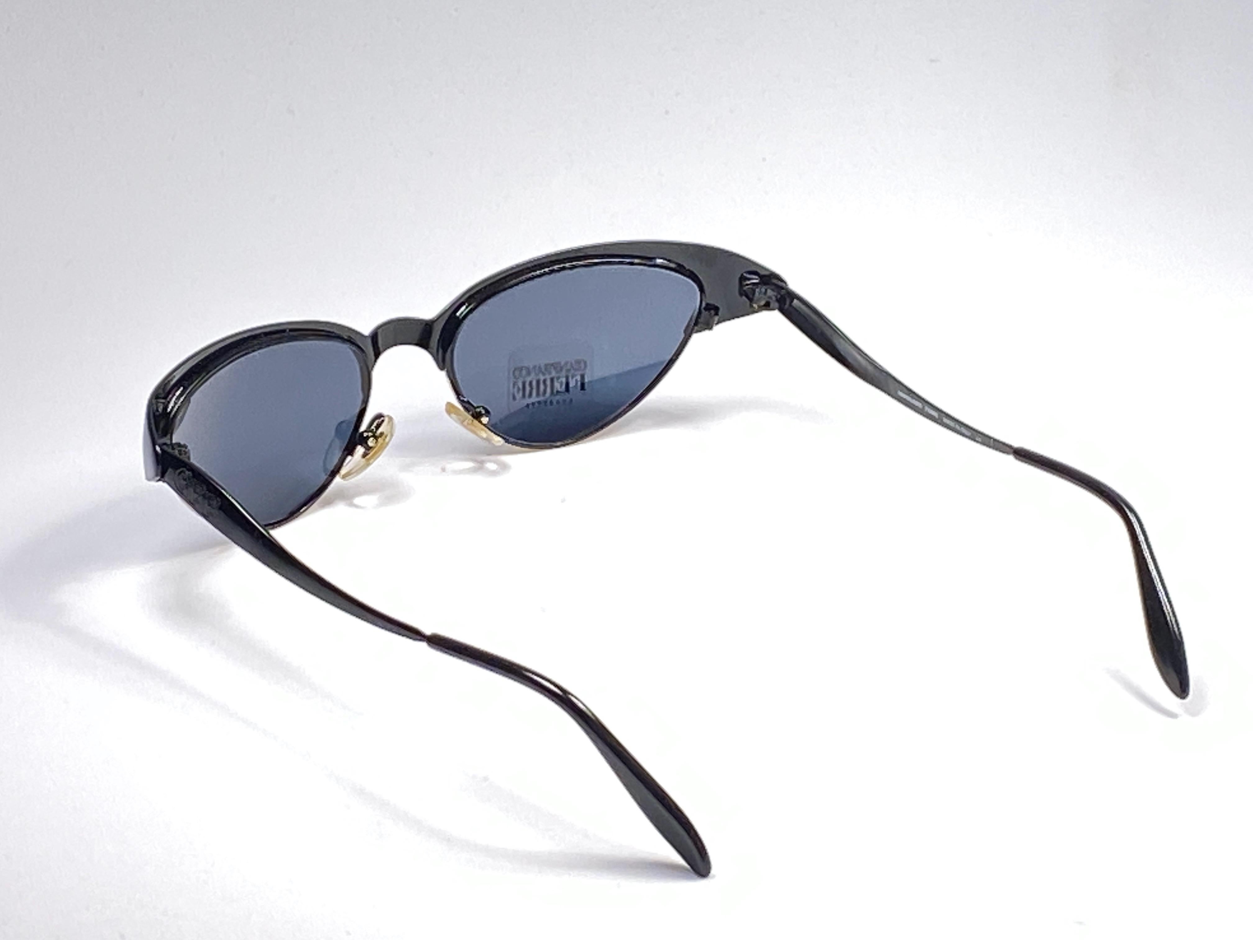 New Vintage Gianfranco Ferré GFF 367 Gold / Black Cat Eye 1990  Italy Sunglasses In New Condition For Sale In Baleares, Baleares