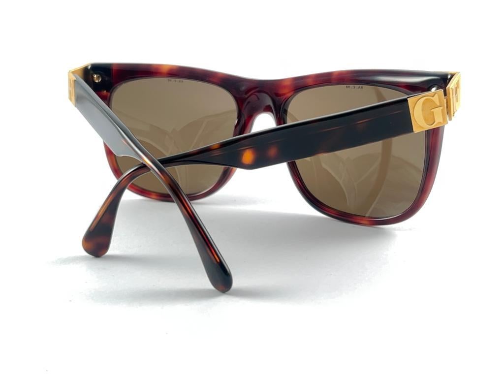 New Vintage Gianfranco Ferré GFF 47/S Gold / Dark Tortoise 1990 Italy Sunglasses In New Condition For Sale In Baleares, Baleares