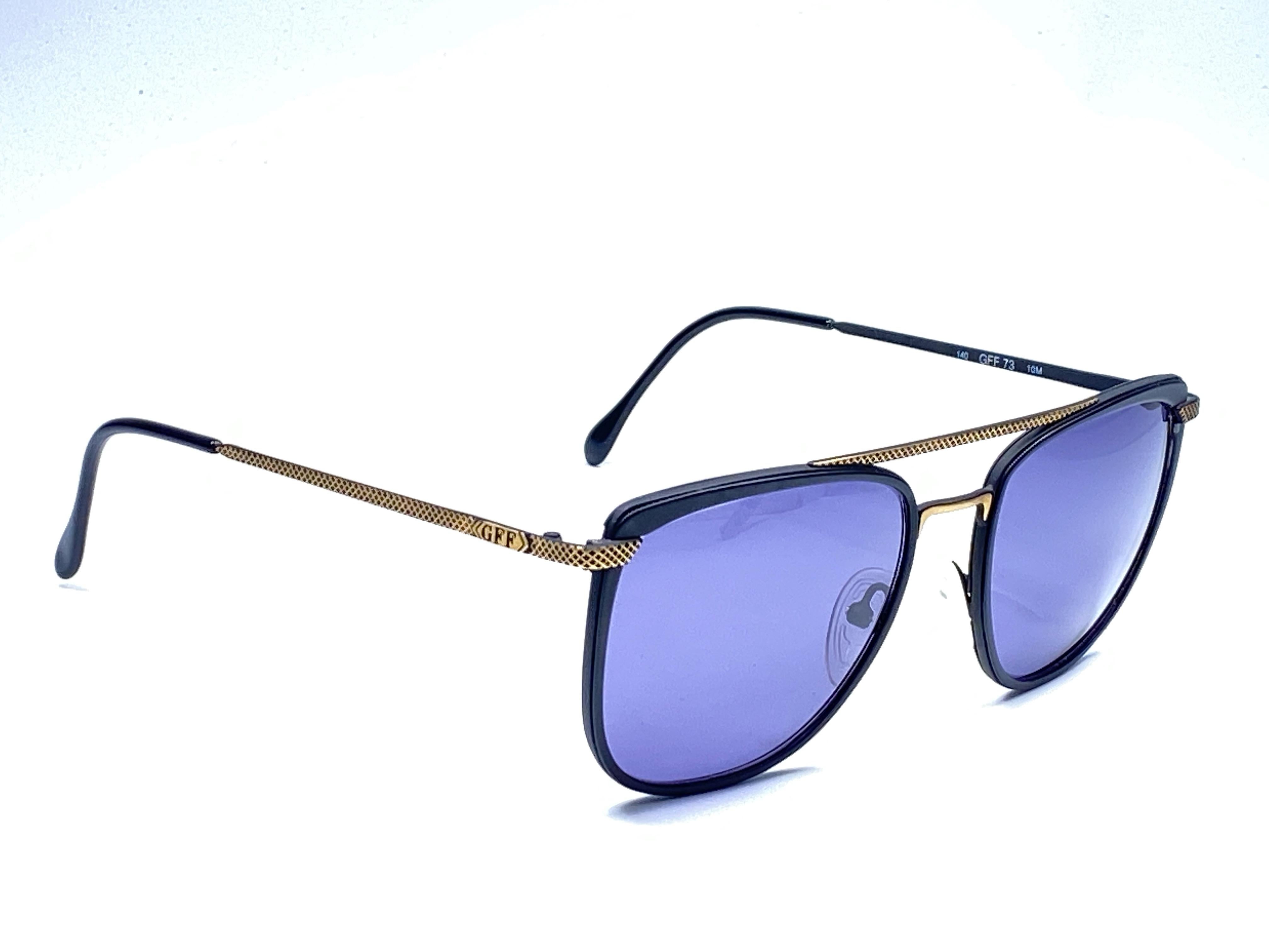 New Vintage Gianfranco Ferré GFF 73 Gold / Black 1990  Italy Sunglasses In New Condition For Sale In Baleares, Baleares