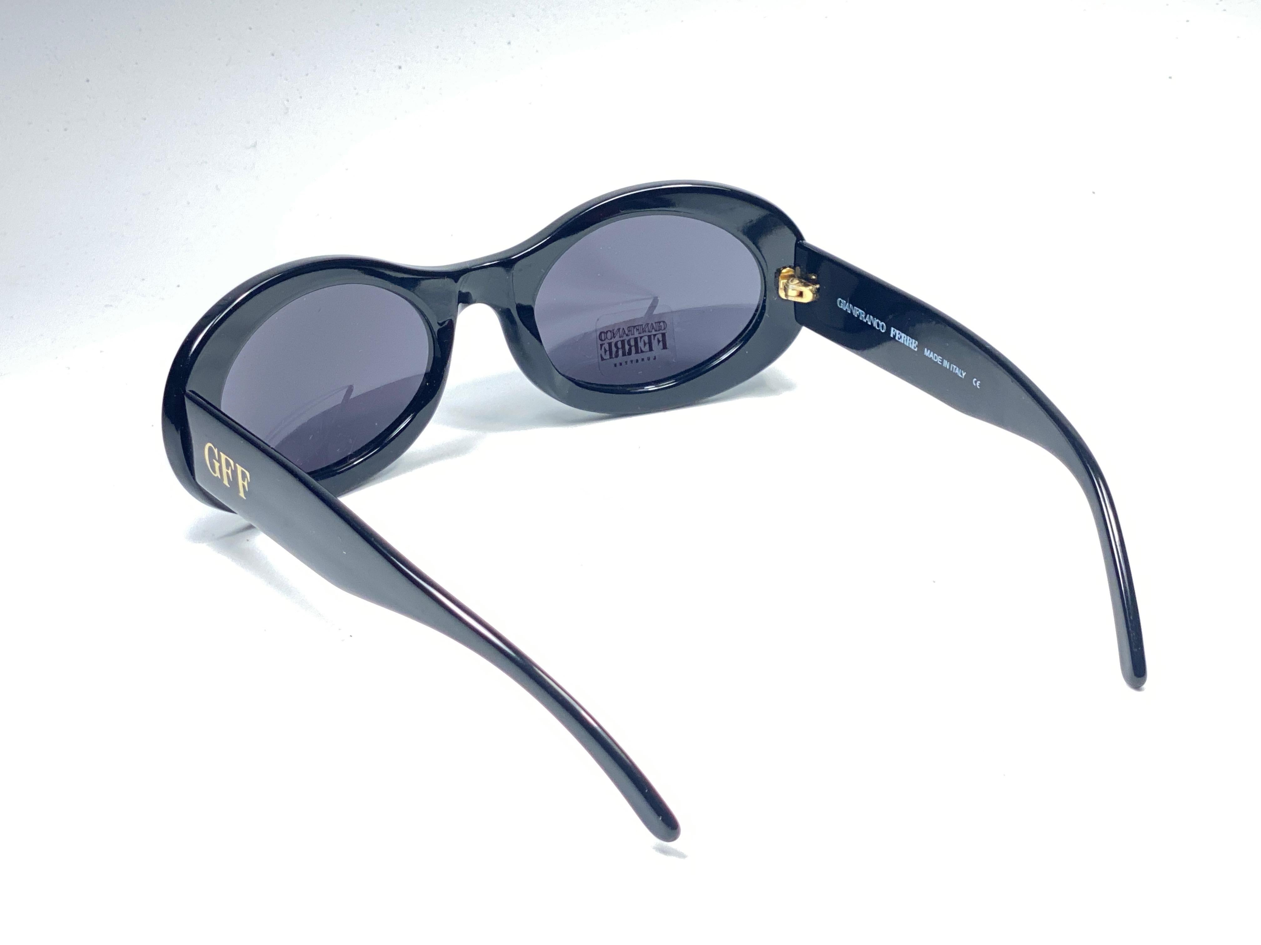 Neu Vintage Gianfranco Ferré GFF325 Schwarz & Gold 1990  Italienische Sonnenbrille für Damen oder Herren