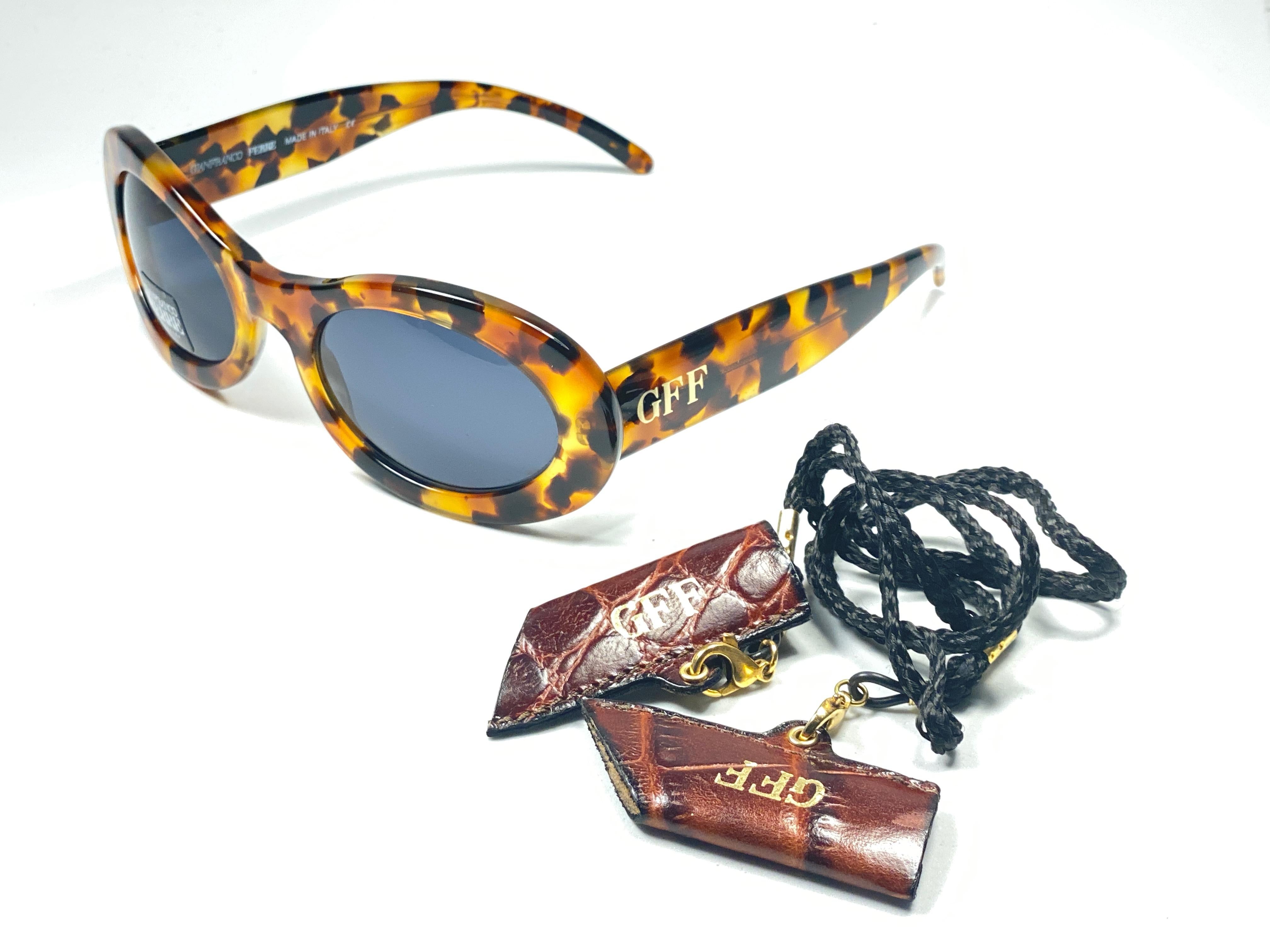 New Vintage Gianfranco Ferré GFF325 Tortoise & Gold 1990  Italy Sunglasses In New Condition In Baleares, Baleares
