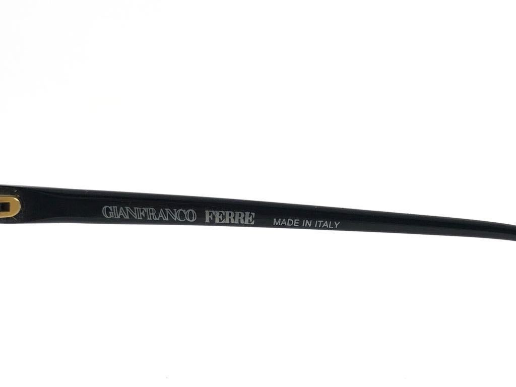 Nouveau Vintage Gianfranco Ferr GFF43  Lunettes de soleil italiennes à lunettes noires et dorées, 1990 Unisexe en vente