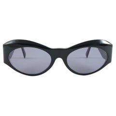 Neu Vintage Gianni Versace 394 schlanke schwarze Vintage-Sonnenbrille 1990er Jahre Made in Italy