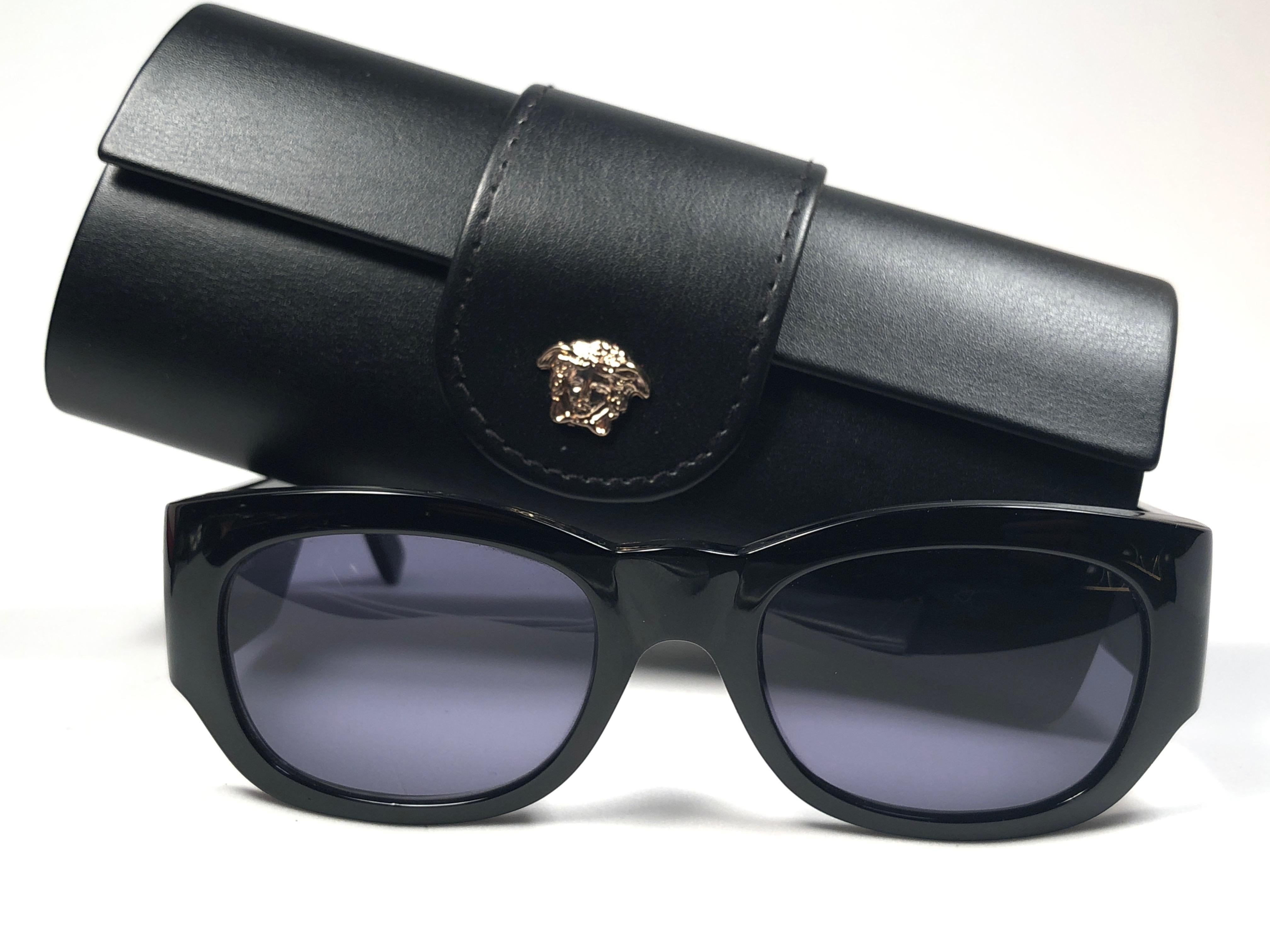 New Vintage Gianni Versace medium BLACK with gold accents frame with medium grey lenses.

New never worn or displayed. Comes with its original Gianni Versace case.
This pair could show minor sign of wear due to storage.

Made in italy.