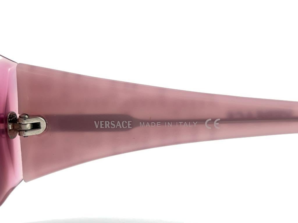 New Vintage Gianni Versace M 4068B 3 Tone Purple Frame 2000's Italy Sunglasses en vente 6