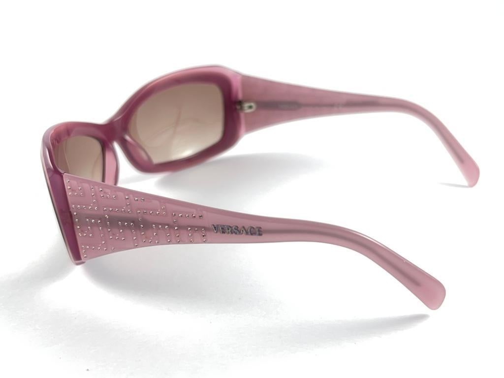New Vintage Gianni Versace M 4068B 3 Tone Purple Frame 2000's Italy Sunglasses en vente 4