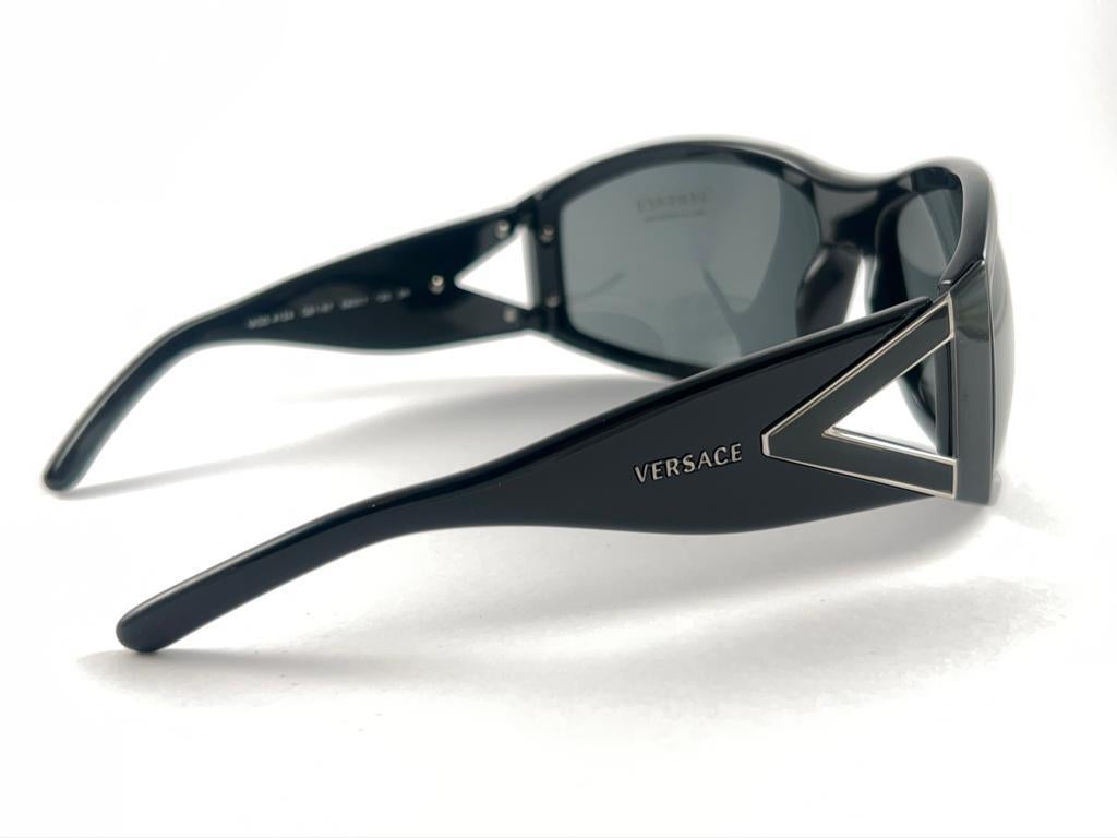 New Vintage Gianni Versace M 4124 Black Oversized Frame 2000'S Italy Sunglasses For Sale 5