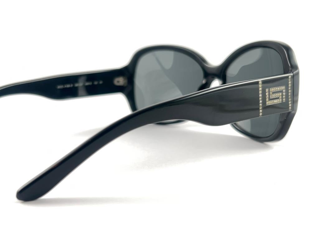New Vintage Gianni Versace M 4166B Black Butterfly Frame 2000'S Italy Sunglasses For Sale 3