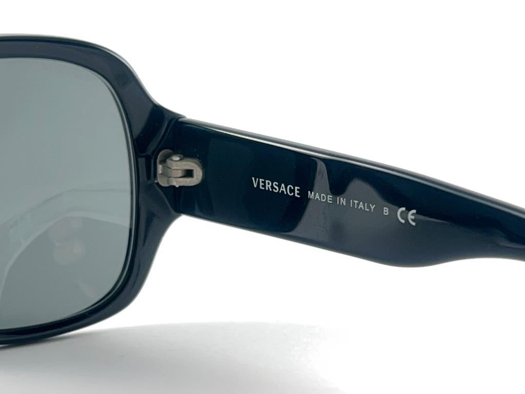 New Vintage Gianni Versace M 4166B Black Butterfly Frame 2000'S Italy Sunglasses For Sale 5