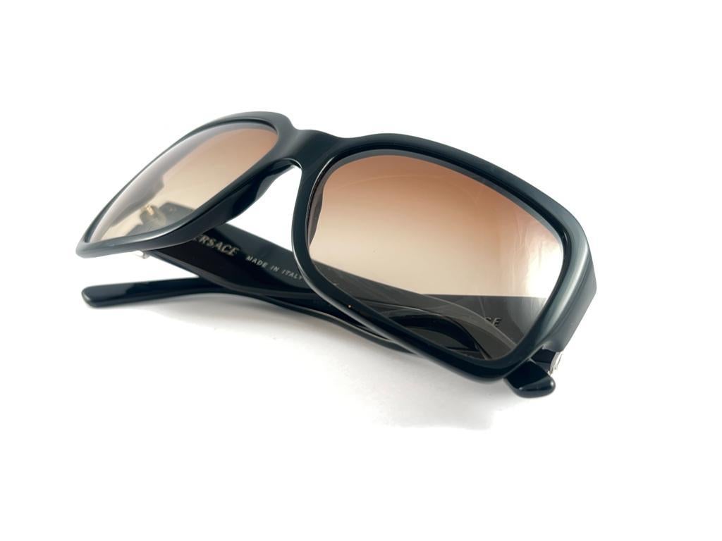 New Vintage Gianni Versace M 4170 Black Frame 2000'S Italy Sunglasses For Sale 8