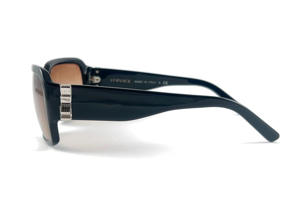 New Vintage Gianni Versace M 4170 Black Frame 2000'S Italy Sunglasses For Sale 1