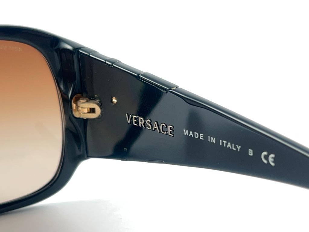 New Vintage Gianni Versace M 4171 Oversized Black Frame 2000'S Italy Sunglasses For Sale 2