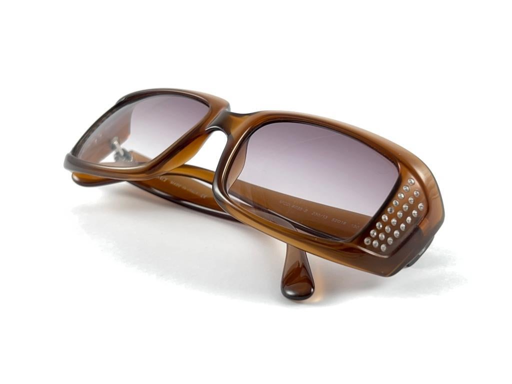 New Vintage Gianni Versace Mod 4035B Translucent Honey 2000'S Italy Sunglasses For Sale 8