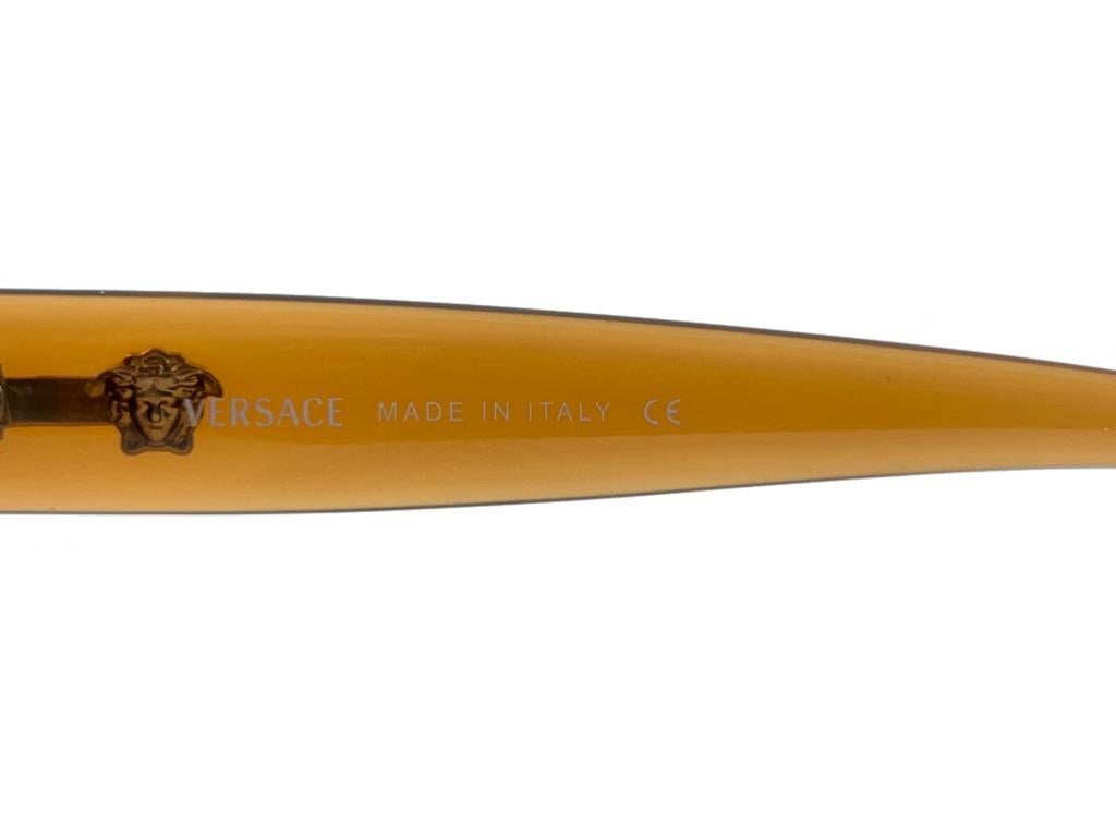 Women's New Vintage Gianni Versace Mod 4035B Translucent Honey 2000'S Italy Sunglasses For Sale