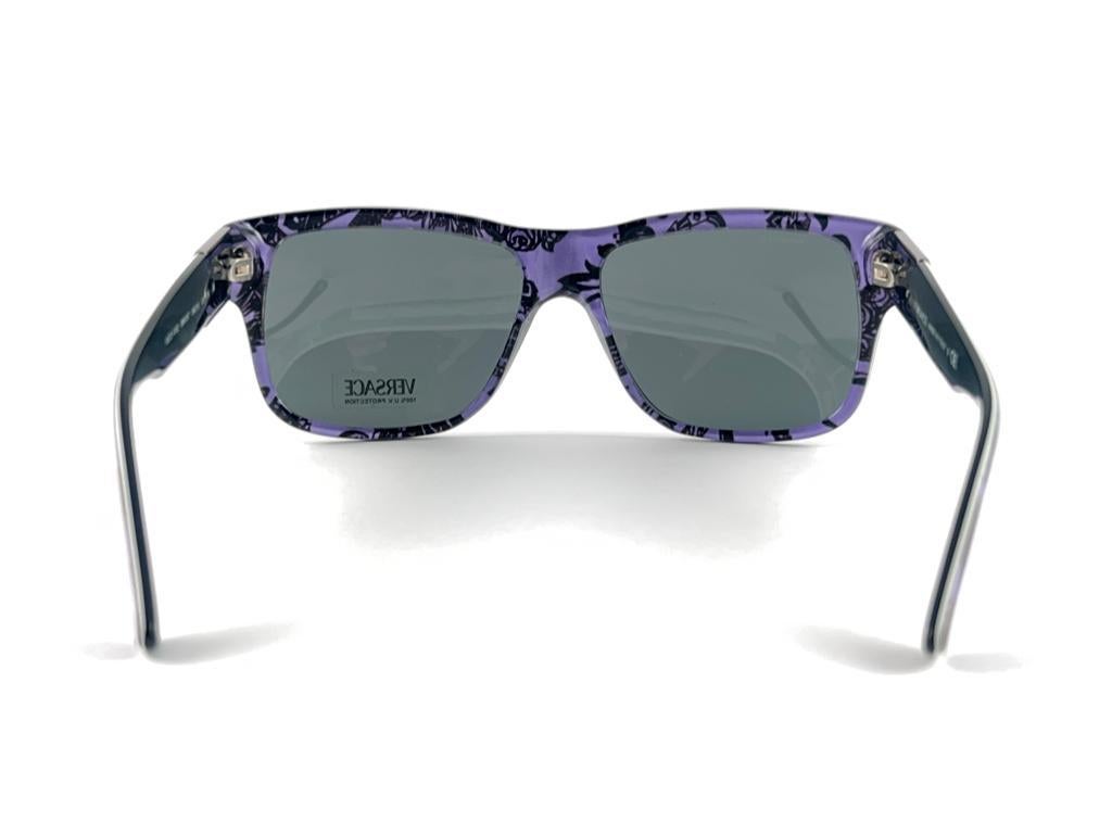 Lunettes de soleil vintage noires et violettes Gianni Versace Mod 4192, Italie, années 2000 12