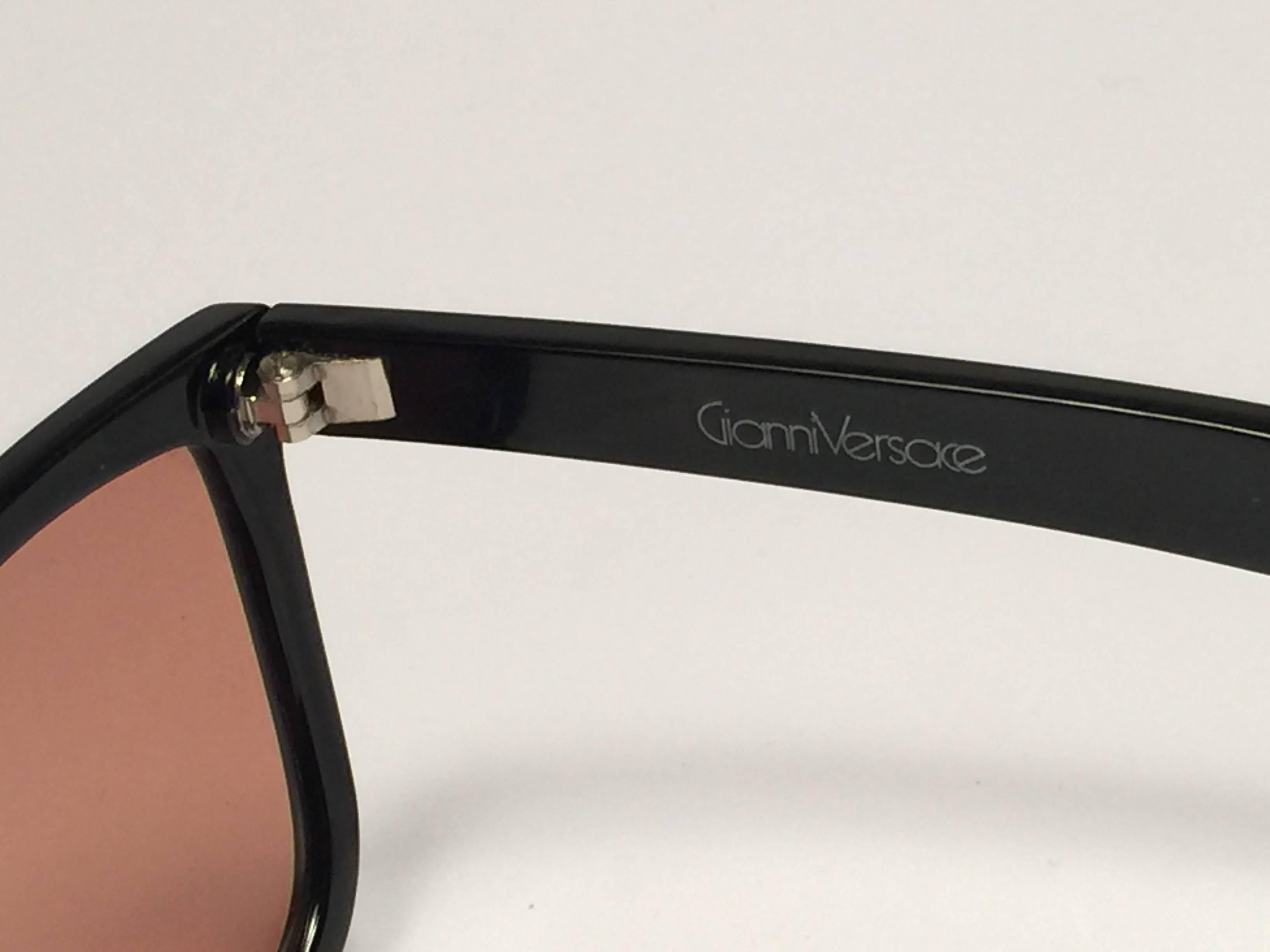 New Vintage Gianni Versace Wayfarer Metrics Sunglasses 1990's Made in Italy 1