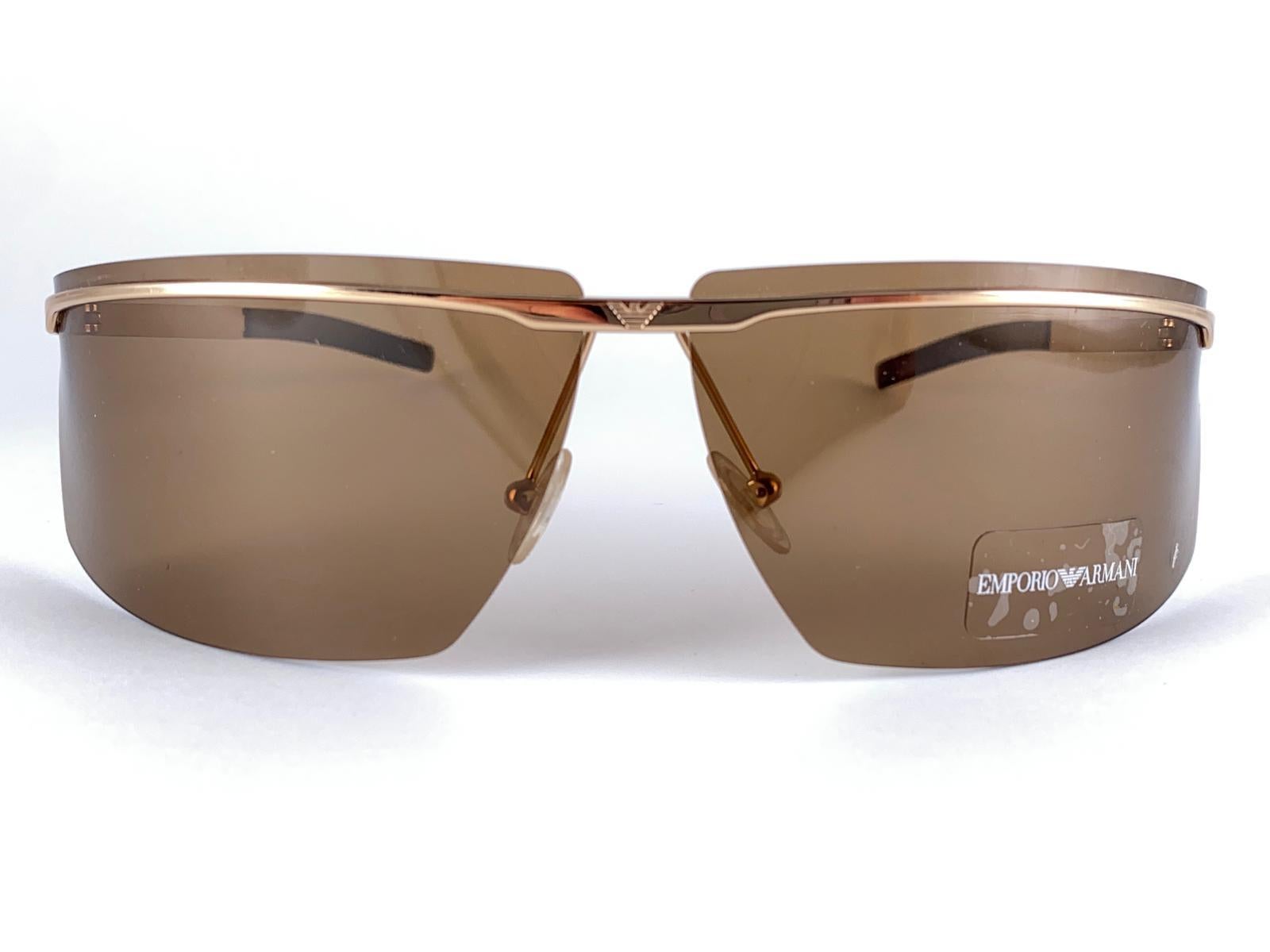New Vintage Giorgio Armani 9049 Semi Rimless Gold 2000's Sunglasses en vente 1
