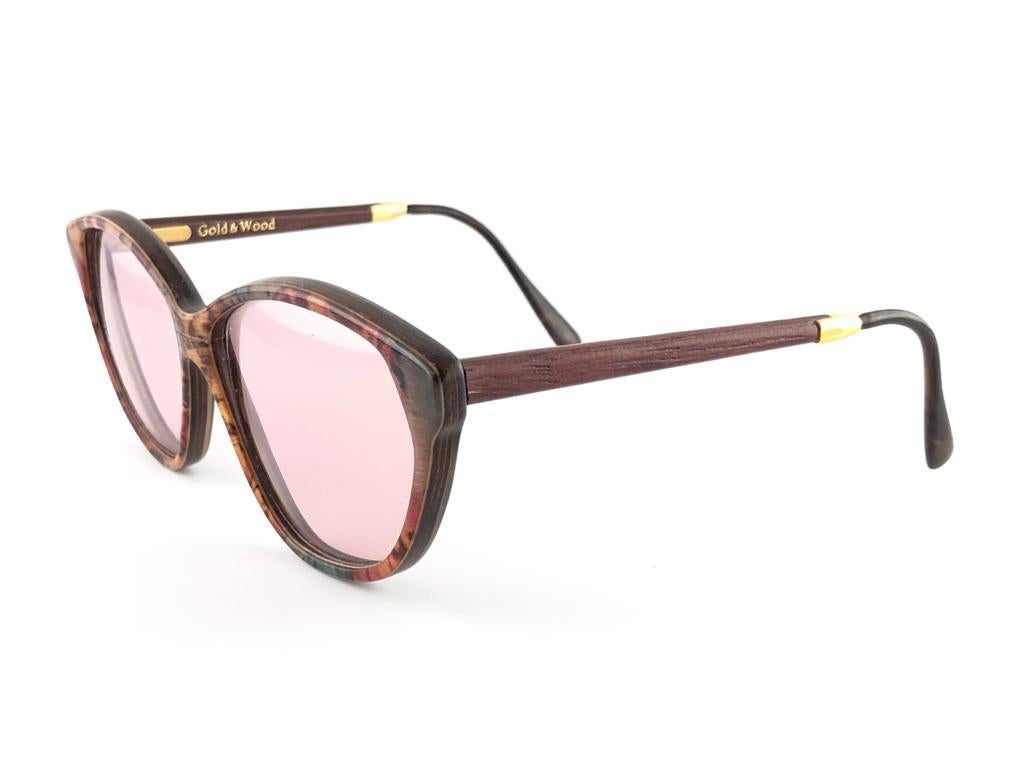 New Vintage Gold & Wood Paris genuine lacquered wood frame holding a pair of light pink  lenses. Also suitable for prescription lenses.
New, never worn or displayed. This pair may have minor sign of wear due to storage. 

Made in