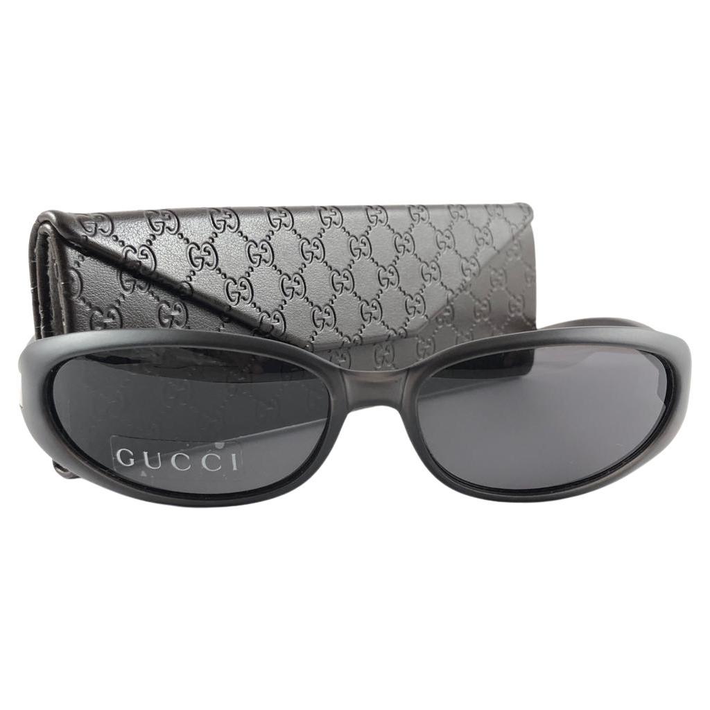 New Vintage Gucci 1189/S Black Mate Oval Frame Sunglasses 1990's Italy Y2K  For Sale at 1stDibs